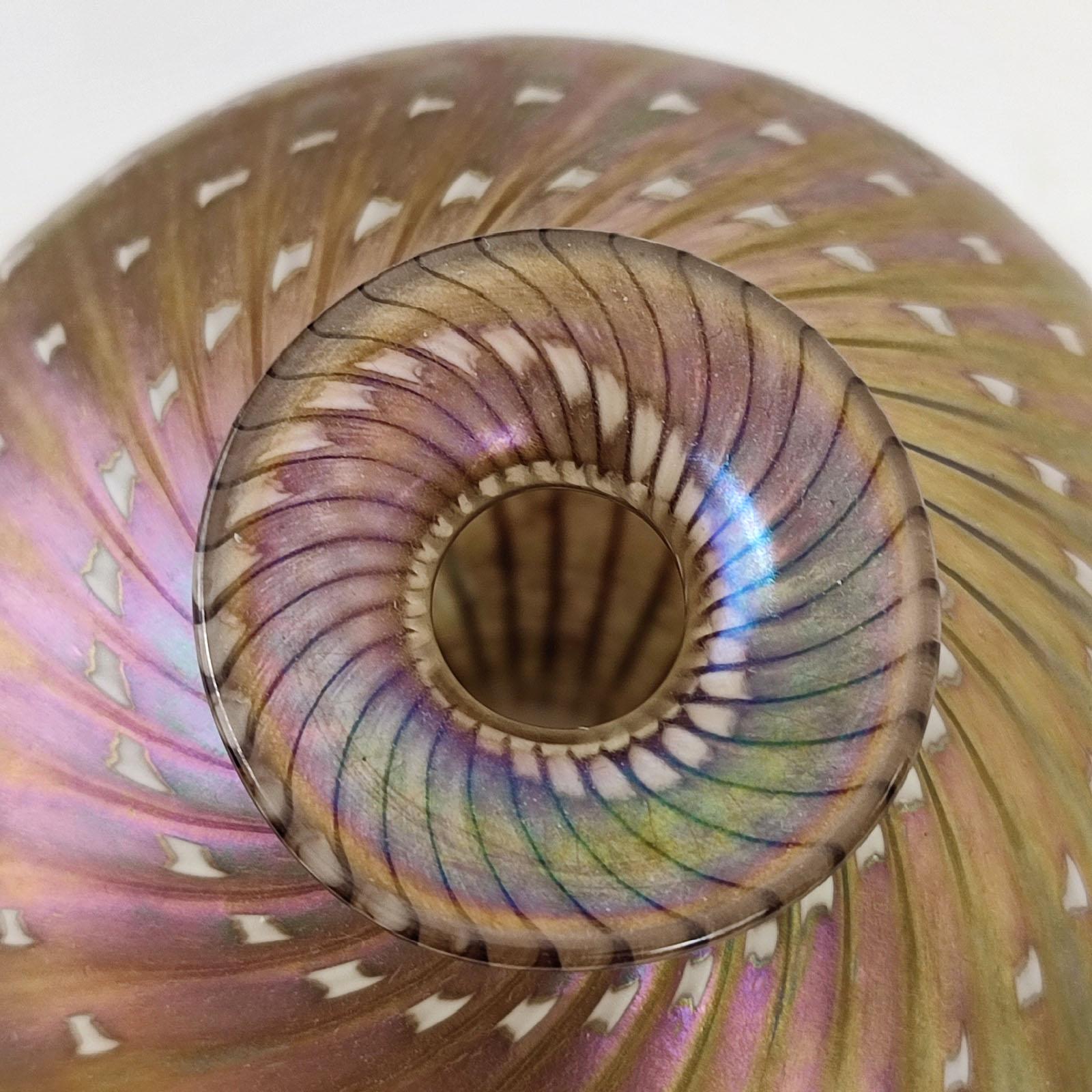 Ensemble de deux vases en verre irisé par Bertil Vallien pour Kosta Boda Suède 1984 en vente 7