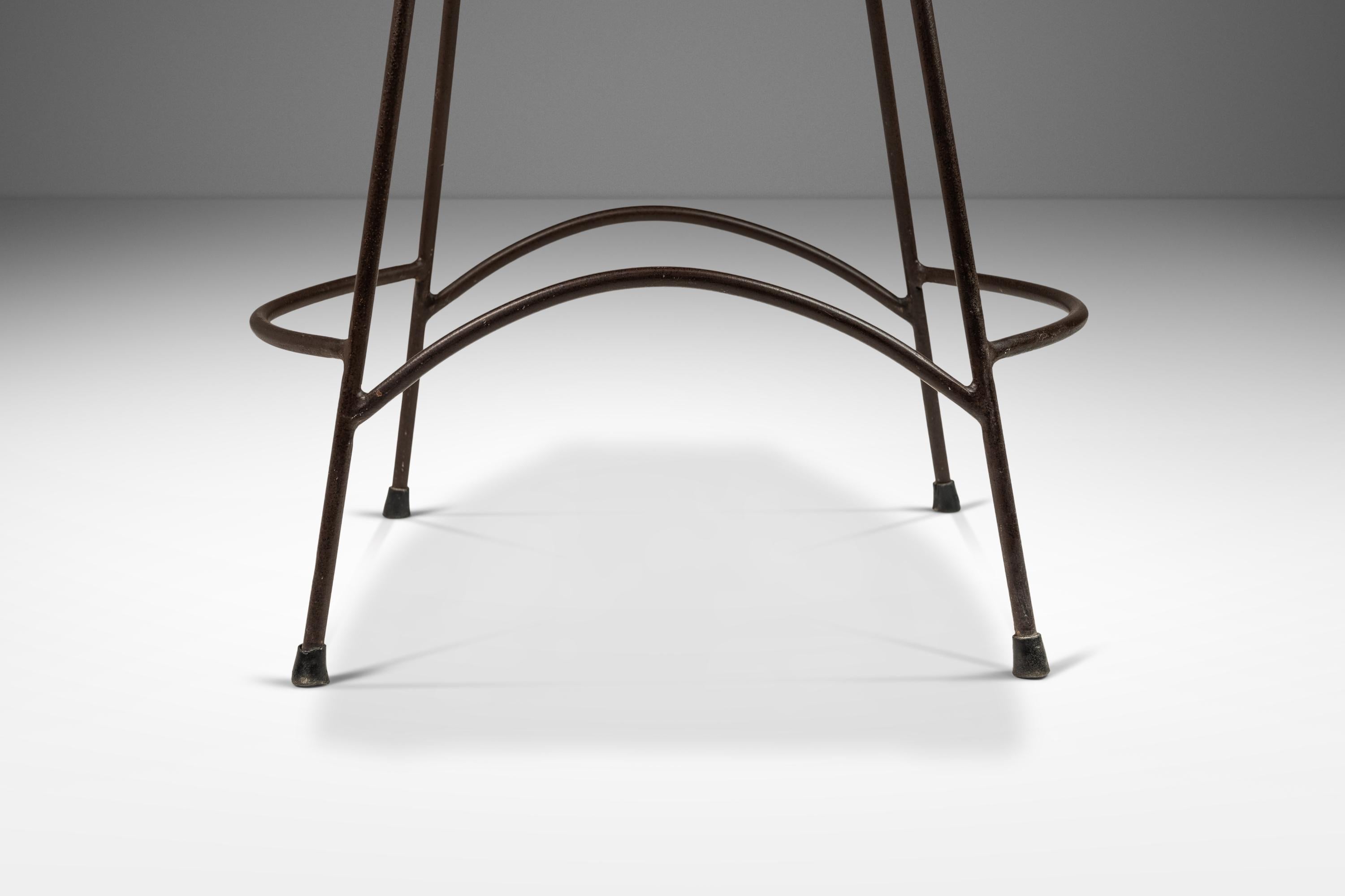 Ensemble de  Deux tabourets de bar en fer à la manière d'Arthur Umanoff, États-Unis, vers 1970 en vente 4
