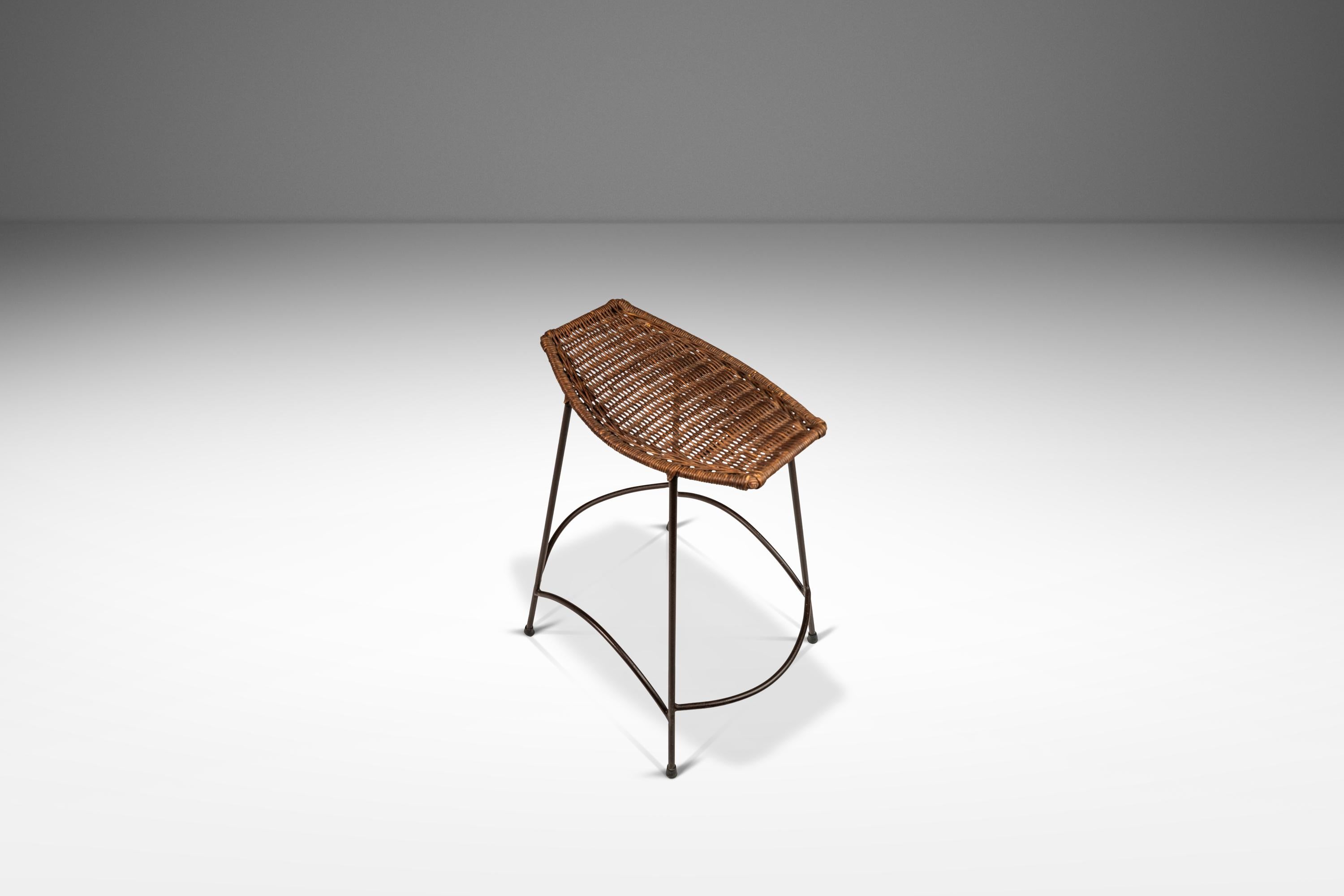Mid-Century Modern Ensemble de  Deux tabourets de bar en fer à la manière d'Arthur Umanoff, États-Unis, vers 1970 en vente