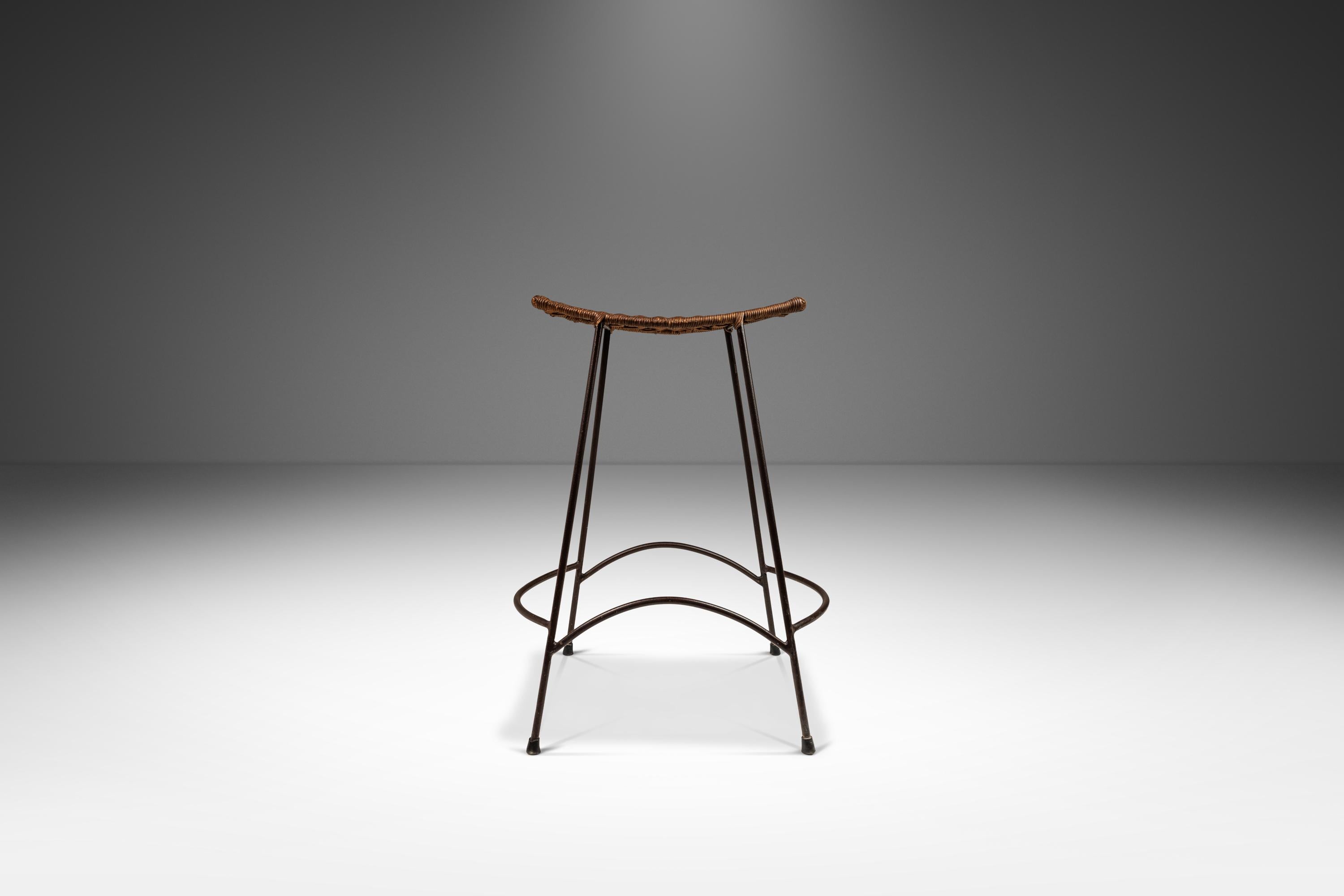 Ensemble de  Deux tabourets de bar en fer à la manière d'Arthur Umanoff, États-Unis, vers 1970 en vente 1