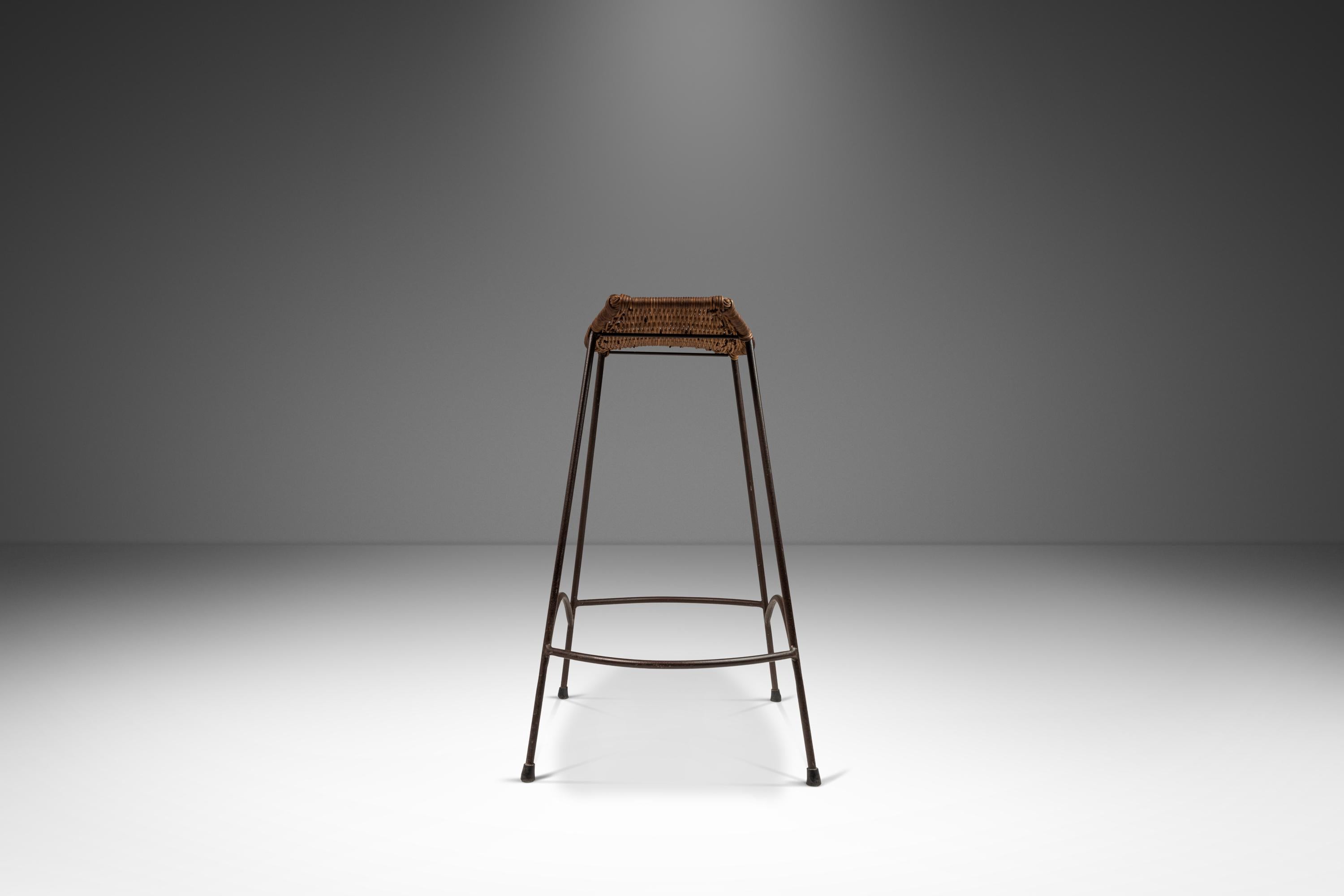 Ensemble de  Deux tabourets de bar en fer à la manière d'Arthur Umanoff, États-Unis, vers 1970 en vente 2