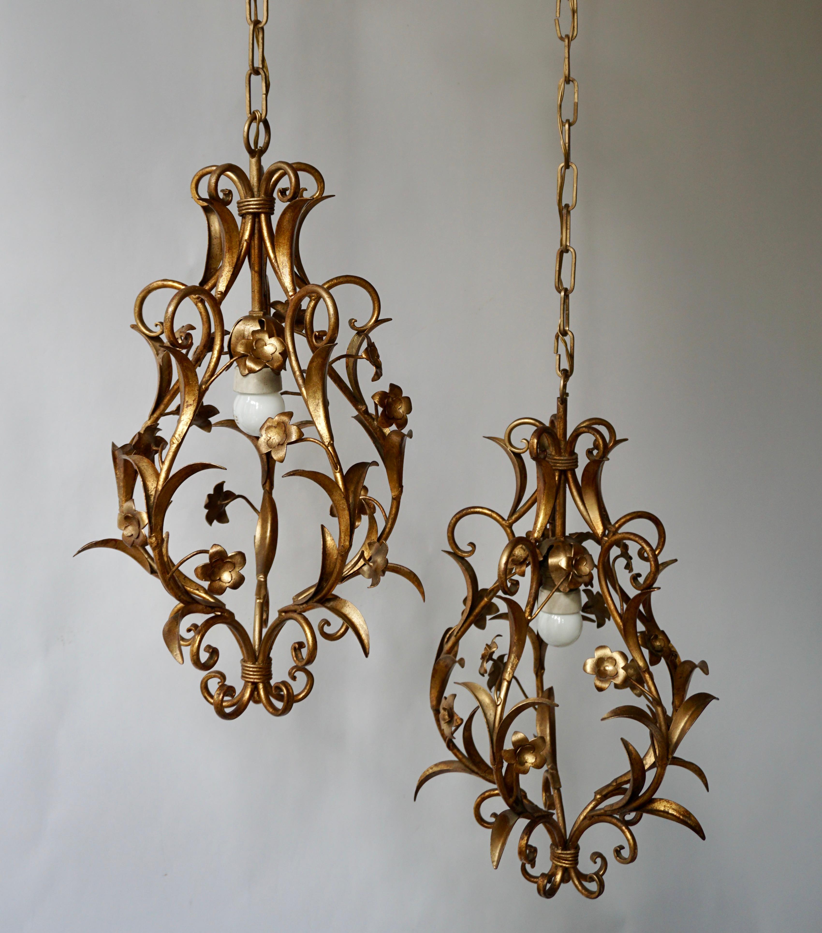Brass Set of Two Italian, 1950s Gilt-Tole Foliate Chandeliers For Sale