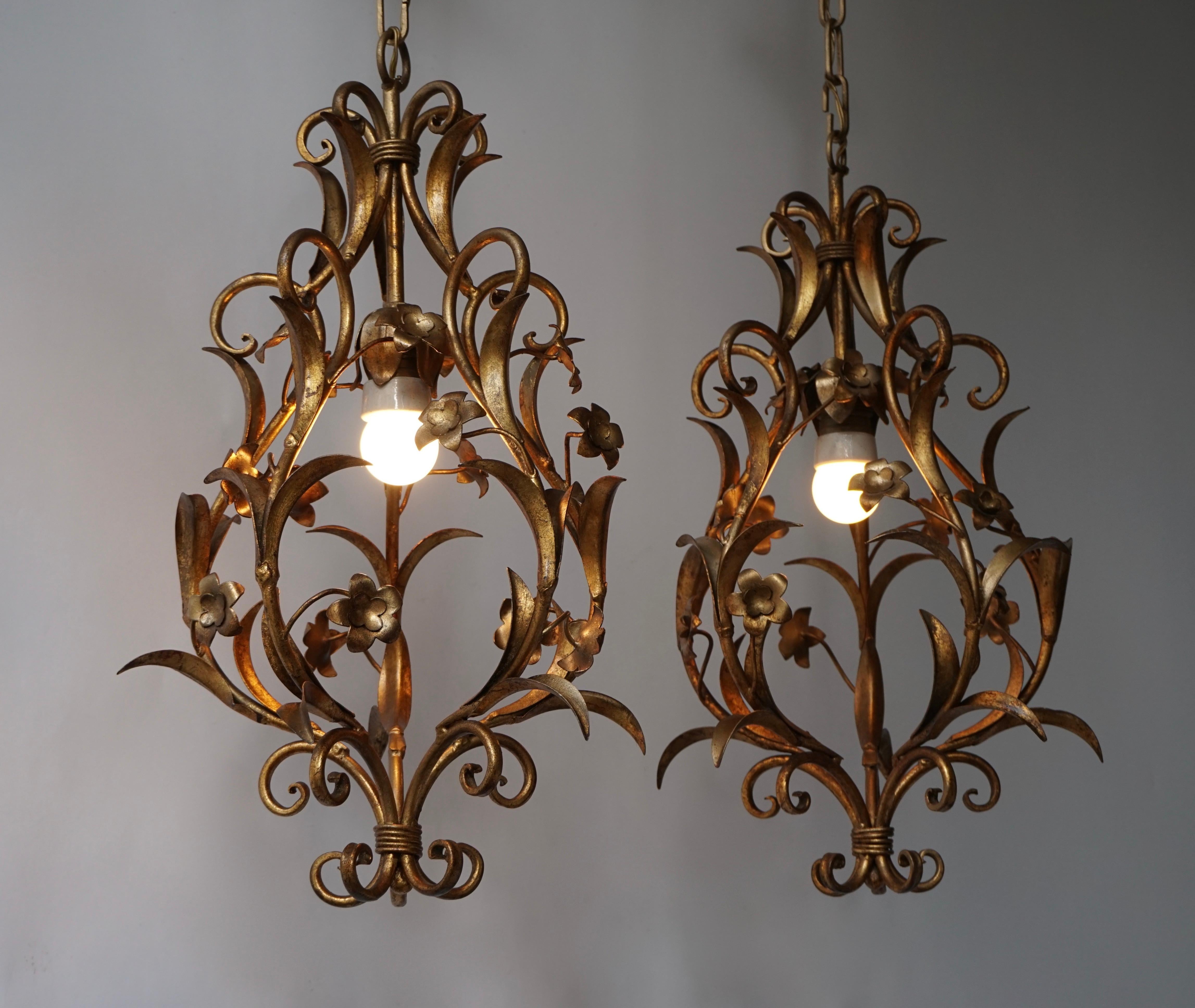 Set of Two Italian, 1950s Gilt-Tole Foliate Chandeliers For Sale 1