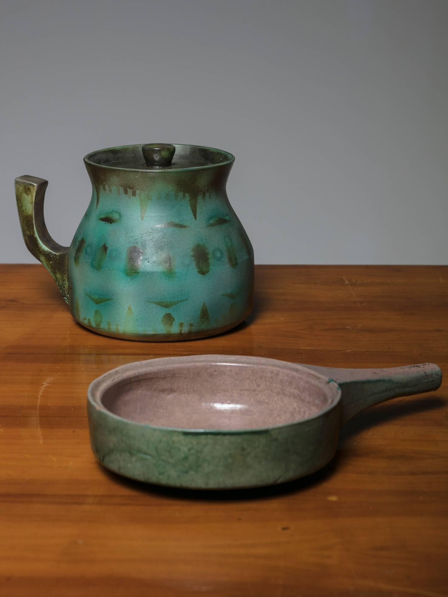 Pair of ceramic pieces manufactured in Faenza with green enamel decoration.
Size refers to the vase.