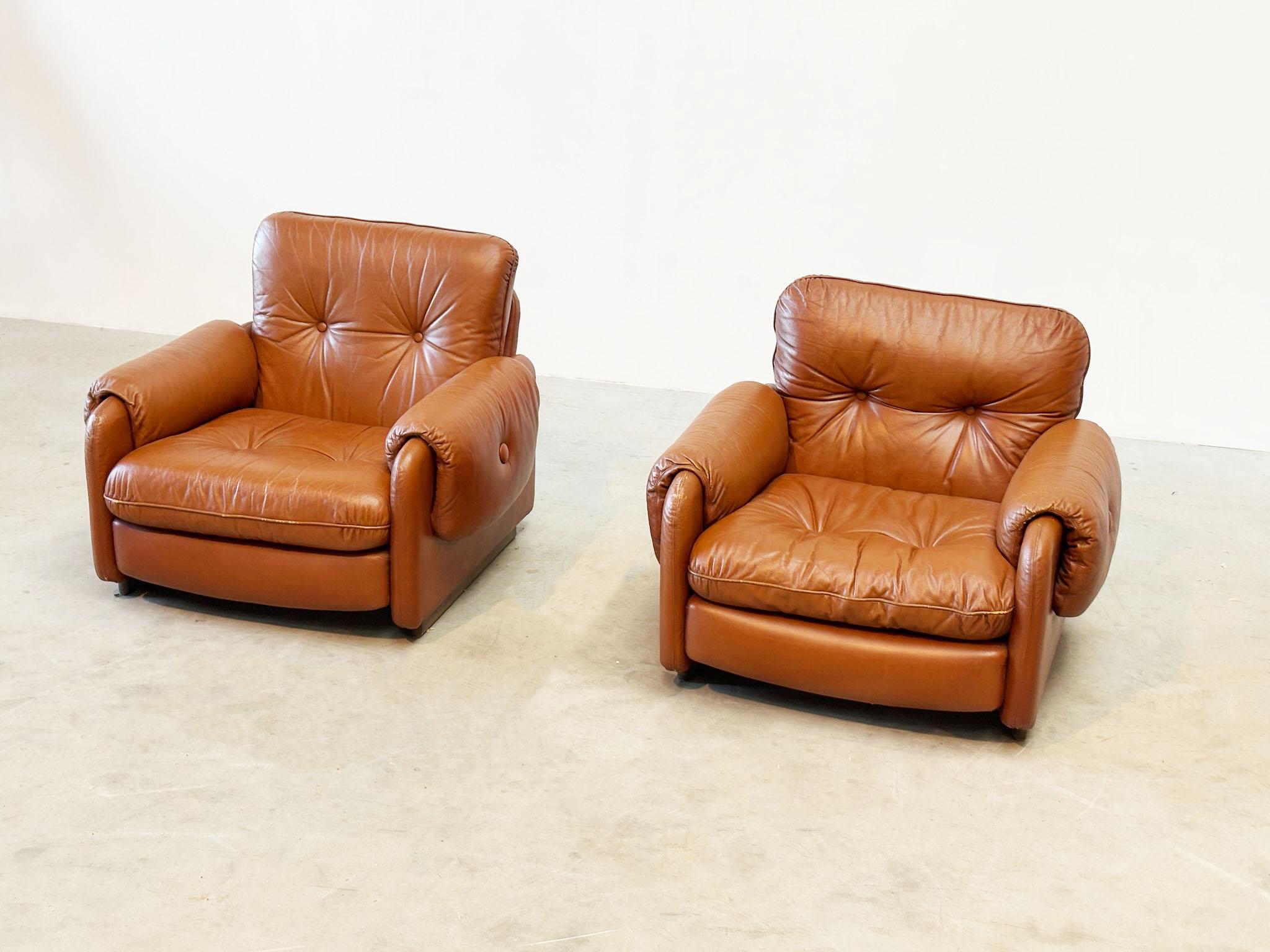 Set aus zwei italienischen cognacfarbenen Leder-Loungesesseln im Angebot 4