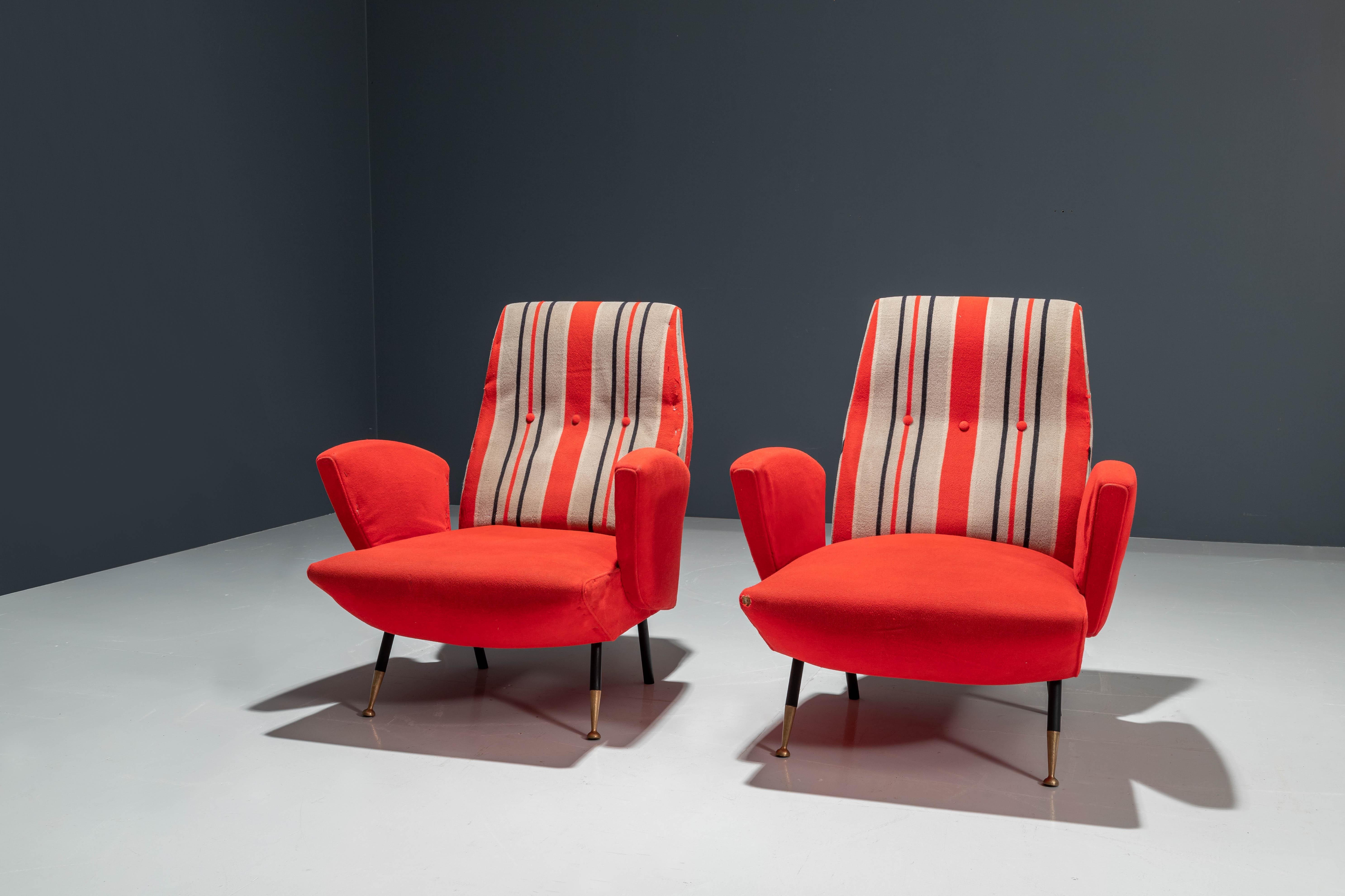Mid-Century Modern Ensemble de deux chaises disco italiennes en tapisserie d'origine, années 1960 en vente