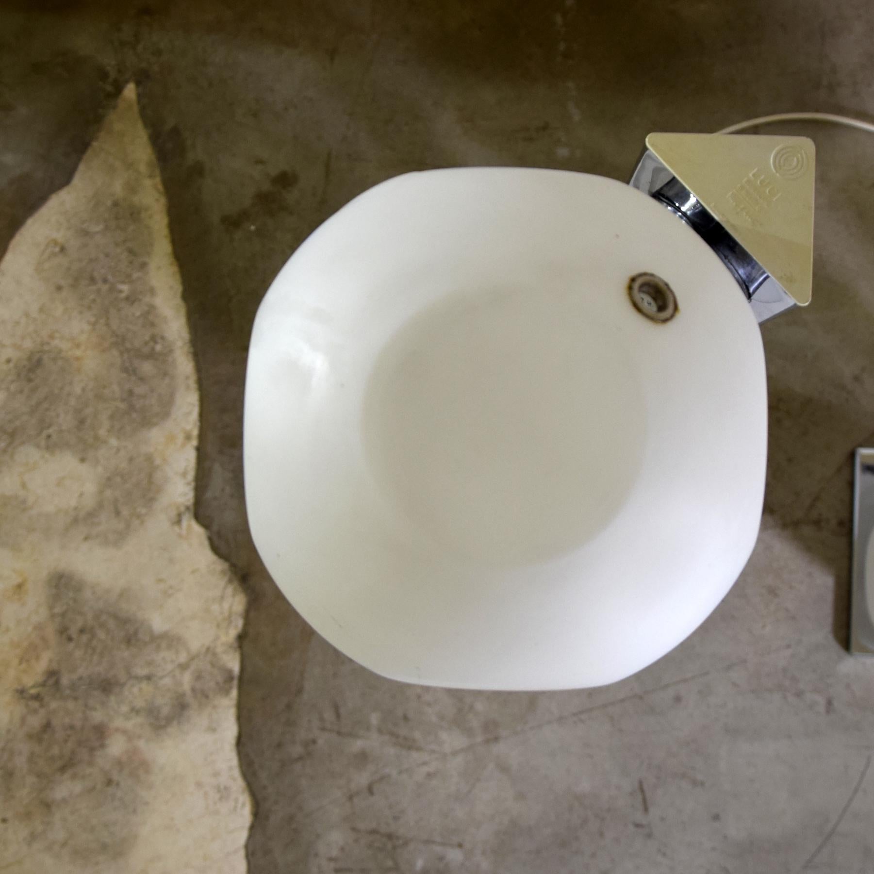 Ensemble de deux lampadaires italiens space age par Luci mod. 440 en vente 3