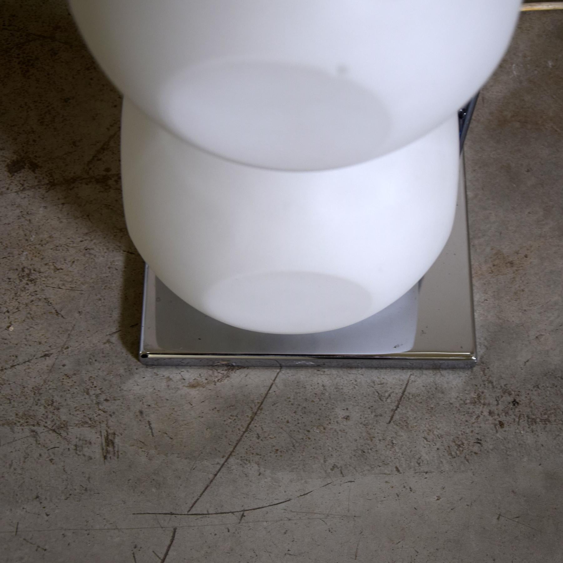 Ensemble de deux lampadaires italiens space age par Luci mod. 440 en vente 5