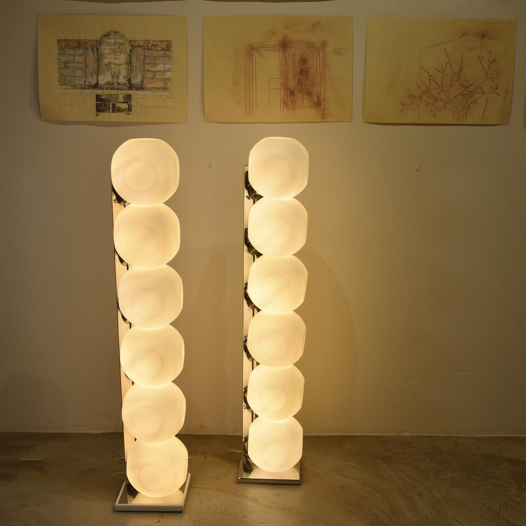 Mid-Century Modern Ensemble de deux lampadaires italiens space age par Luci mod. 440 en vente