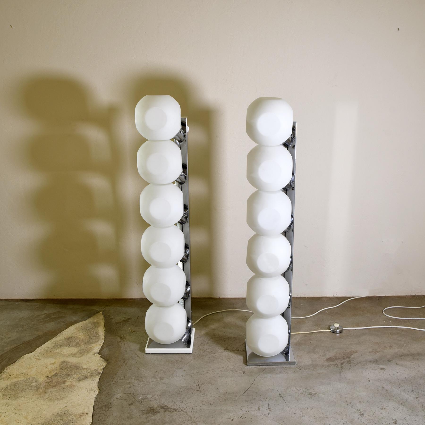 Italian Ensemble de deux lampadaires italiens space age par Luci mod. 440 en vente