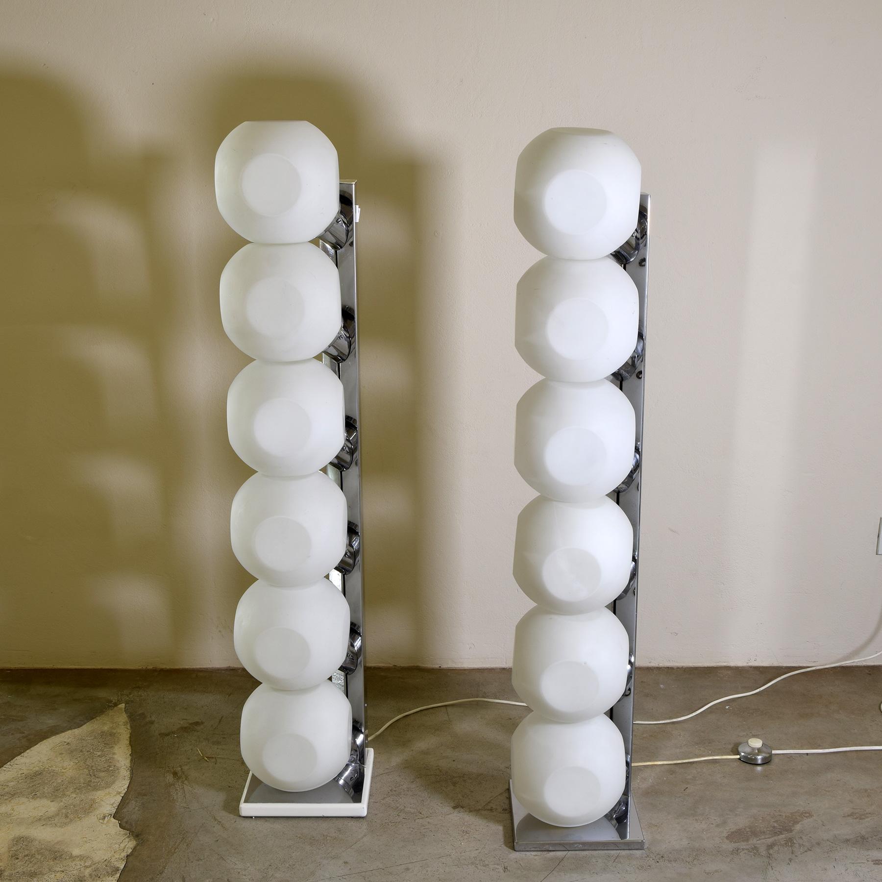 Ensemble de deux lampadaires italiens space age par Luci mod. 440 Bon état - En vente à bari, IT