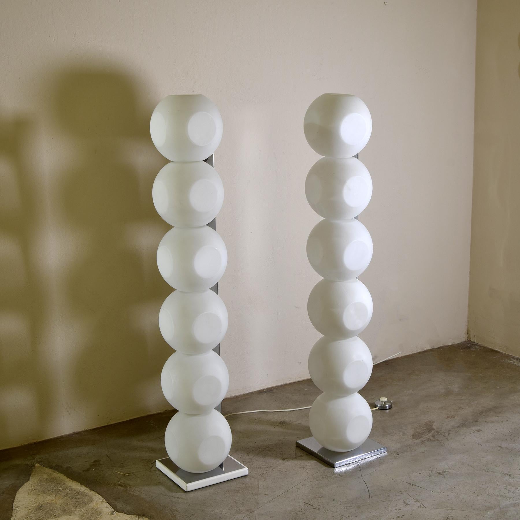 Mid-20th Century Ensemble de deux lampadaires italiens space age par Luci mod. 440 en vente