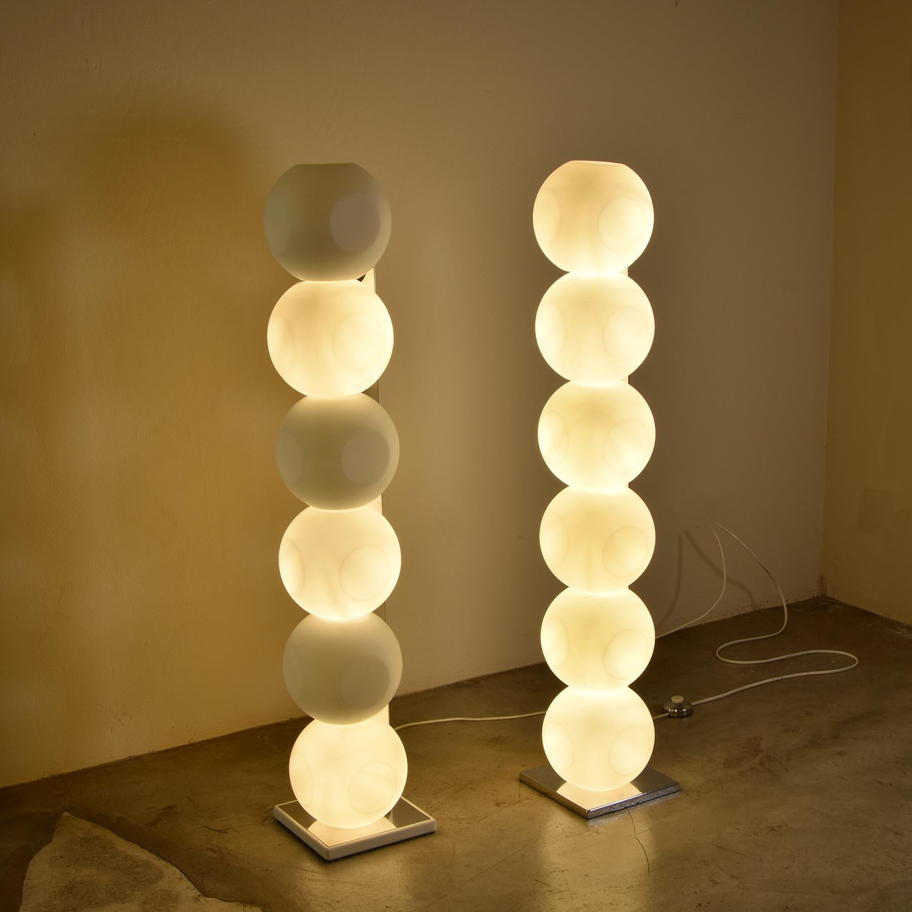 Ensemble de deux lampadaires italiens space age par Luci mod. 440 en vente 1