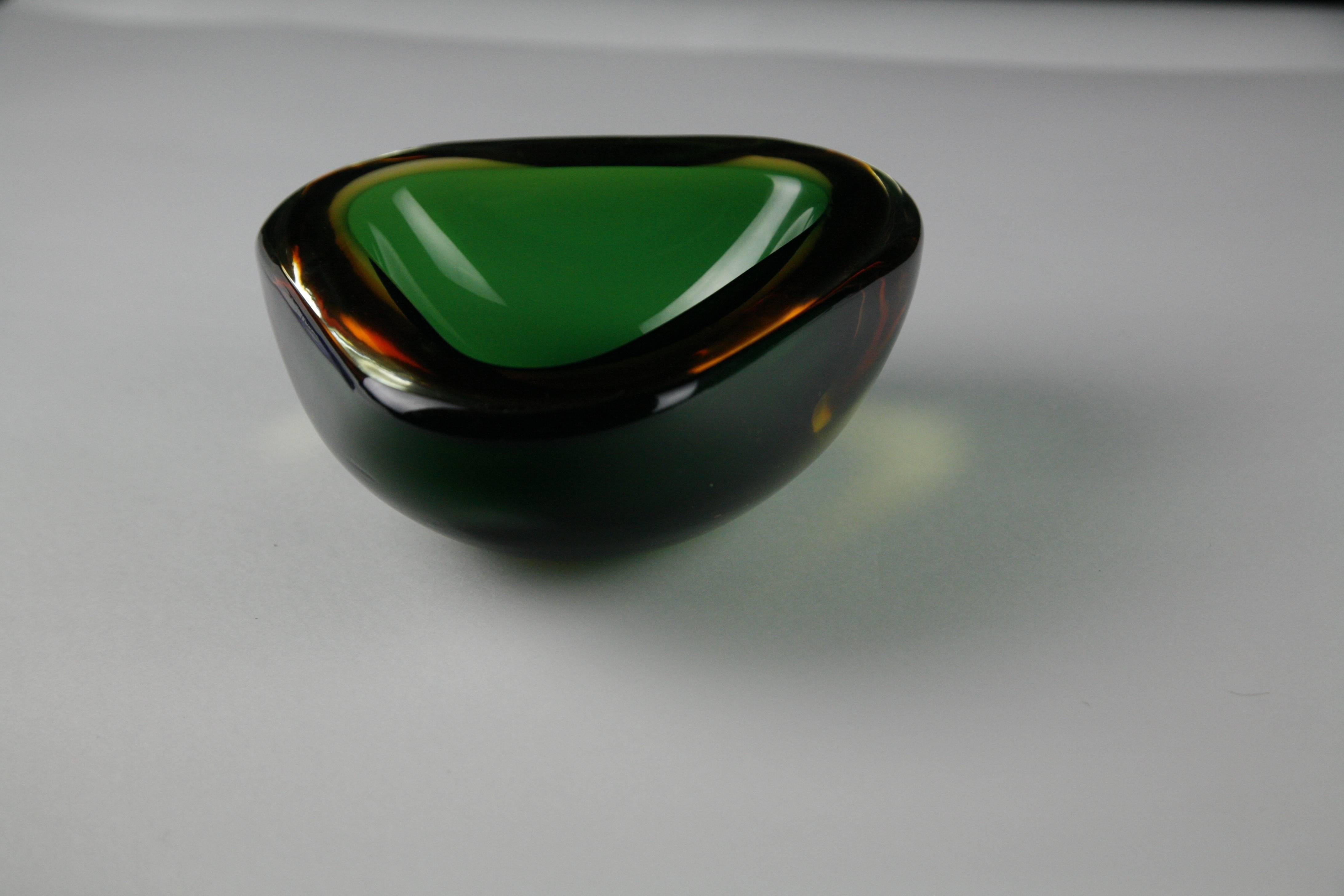 Set of Two Italian Glass Bowls, Green Amber and Purple and Clear, Italy 1960 In Good Condition For Sale In Bronx, NY