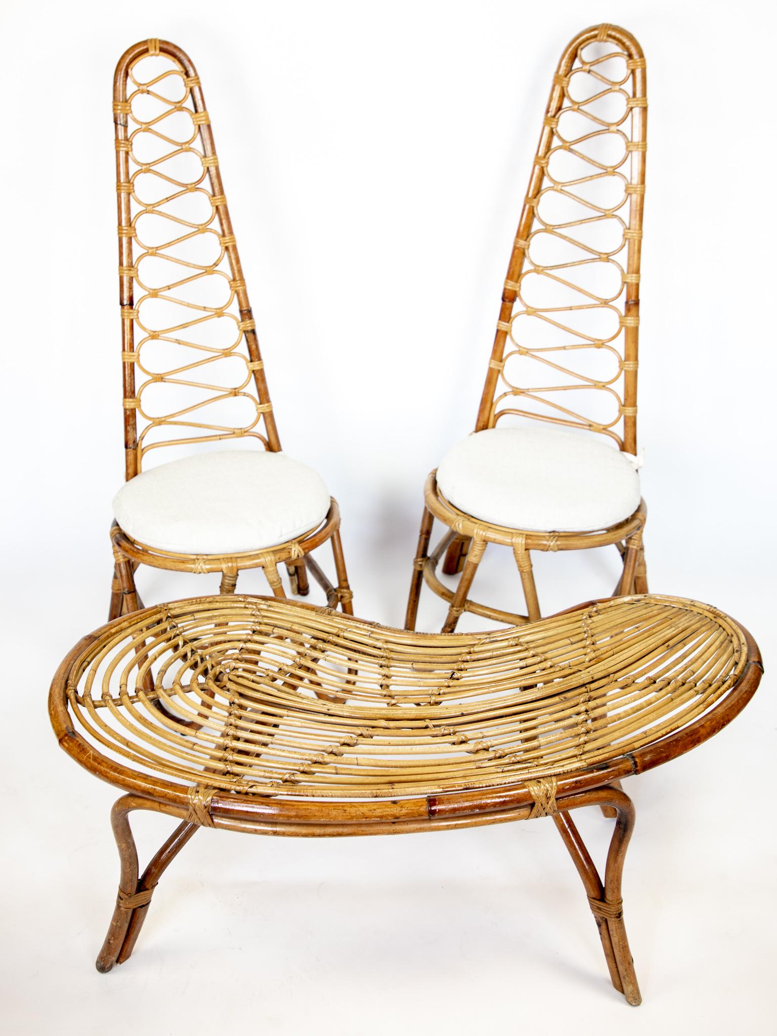 Mid-Century Modern high back rattan chairs and table, Italy 1960s.
This lovely set of two original Italian midcentury high back rattan chairs and a small table was often found in the entrance halls of the typical splendid villas in Italy in the