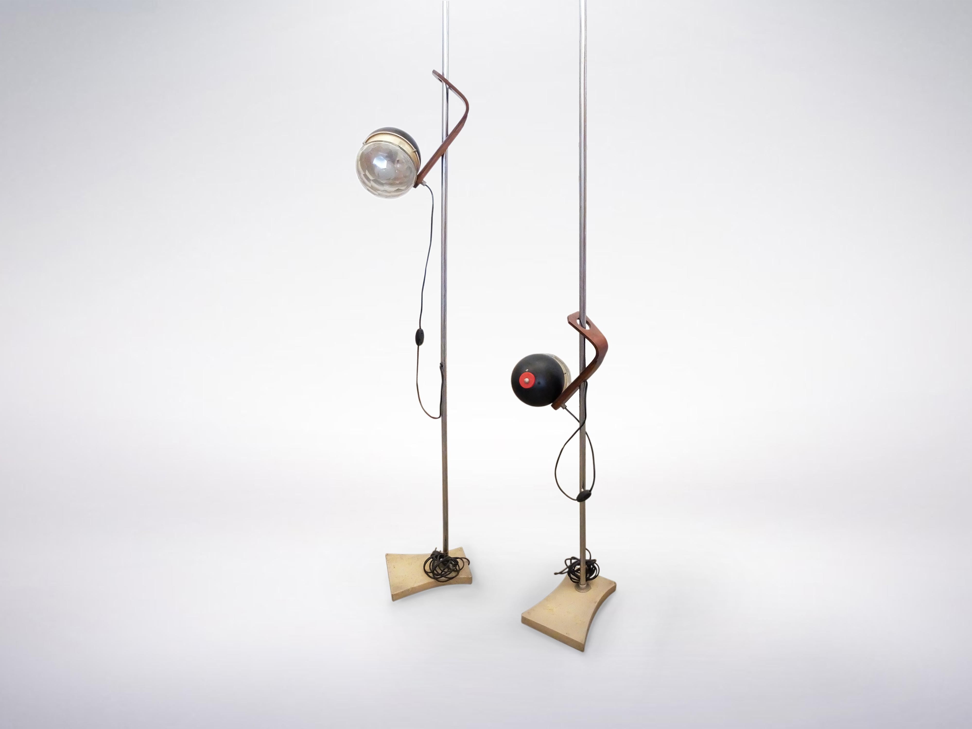 Ensemble de deux lampadaires italiens modernes du milieu du siècle, à hauteur réglable, vers 1950.



 