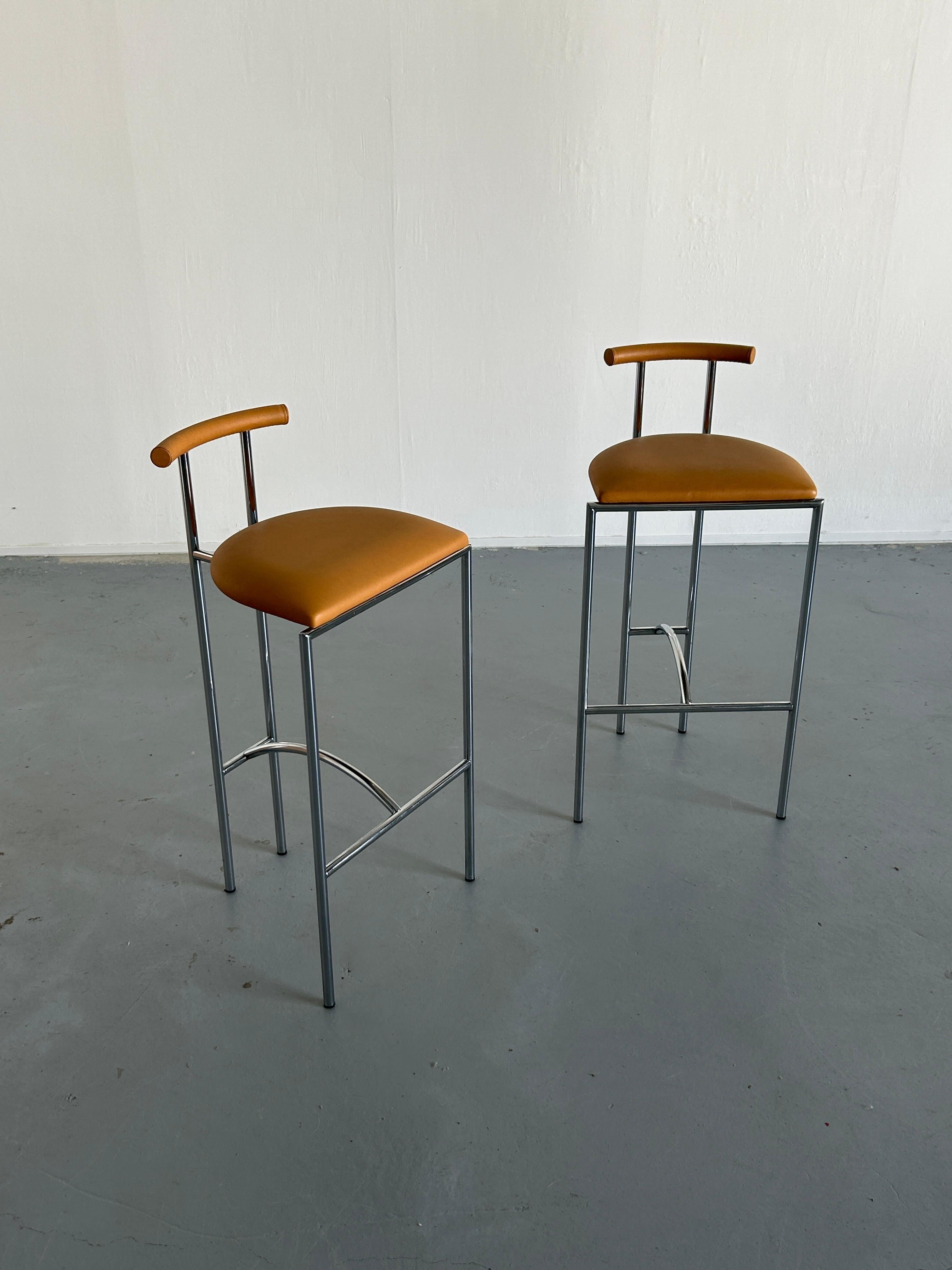 A pair of 'Tokyo' bar stools by Rodney Kinsman for Bieffeplast, Italy.
Iconic postmodern design.
Exceptionally rare, chrome and brown faux leather edition.

Italian production, c. 1985-1989

No rust or damage.
In excellent vintage condition