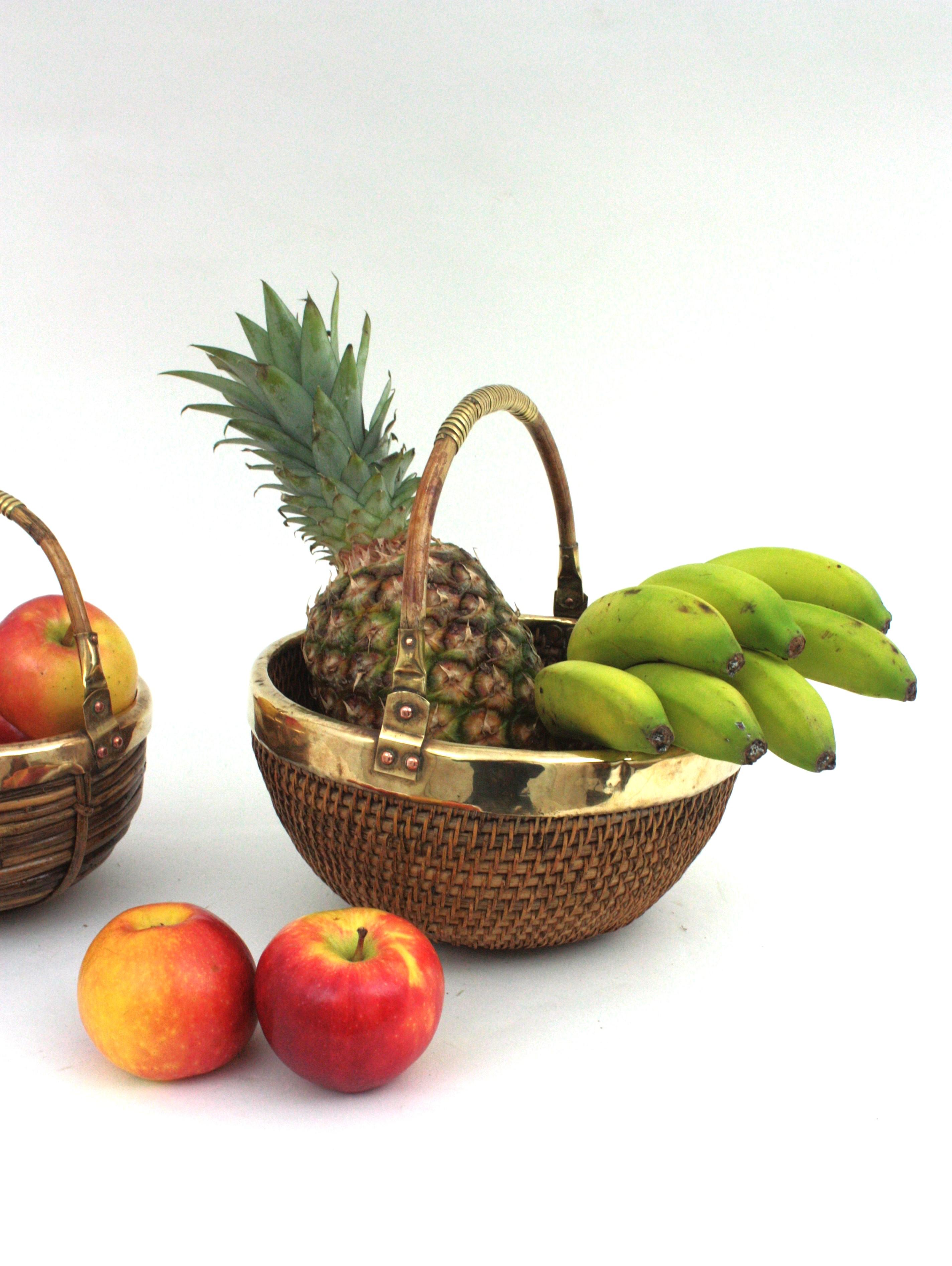 Set of Two Italian Rattan and Brass Baskets / Centerpieces / Bowls For Sale 4