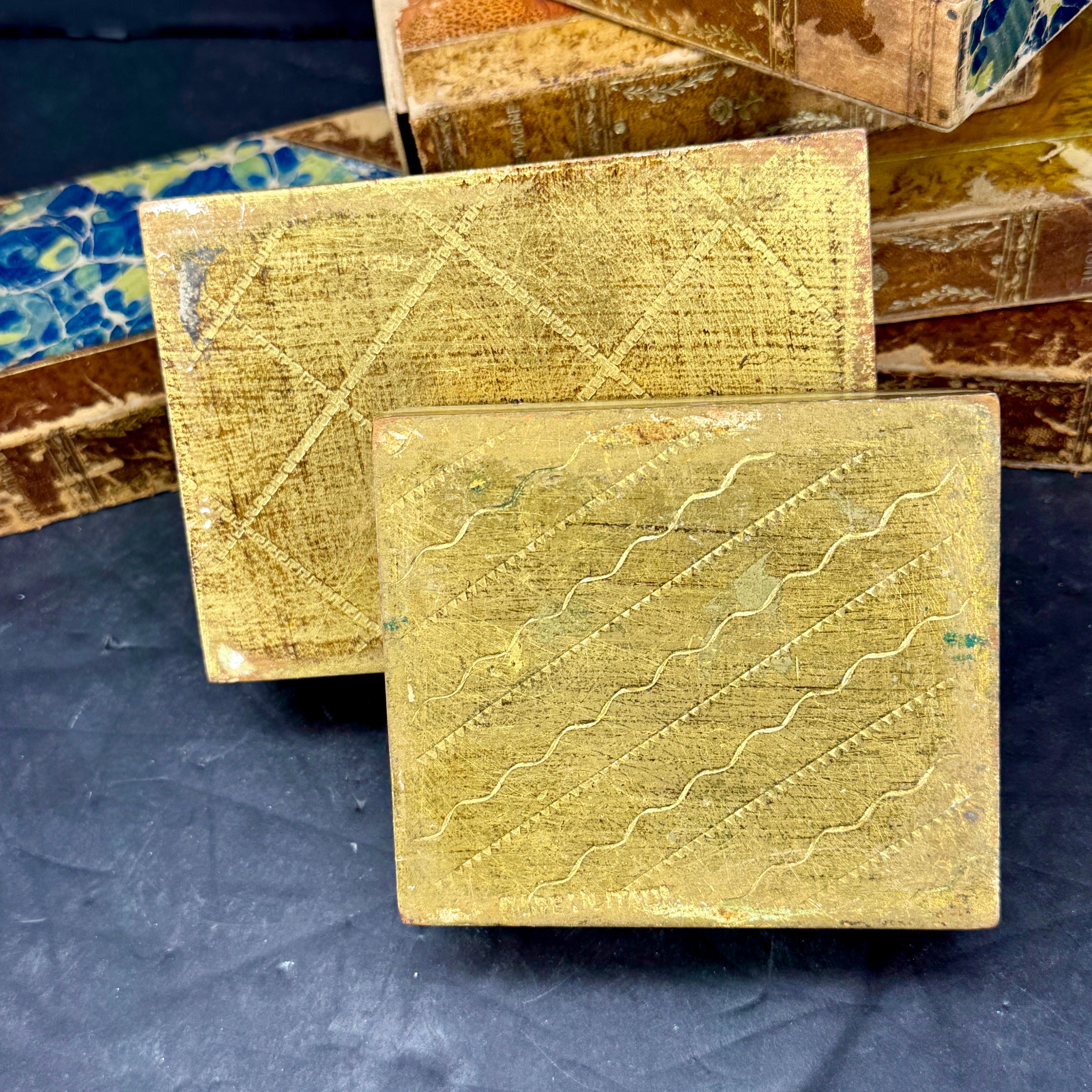 Juego de dos cajas rectangulares italianas de madera dorada florentina en venta 5