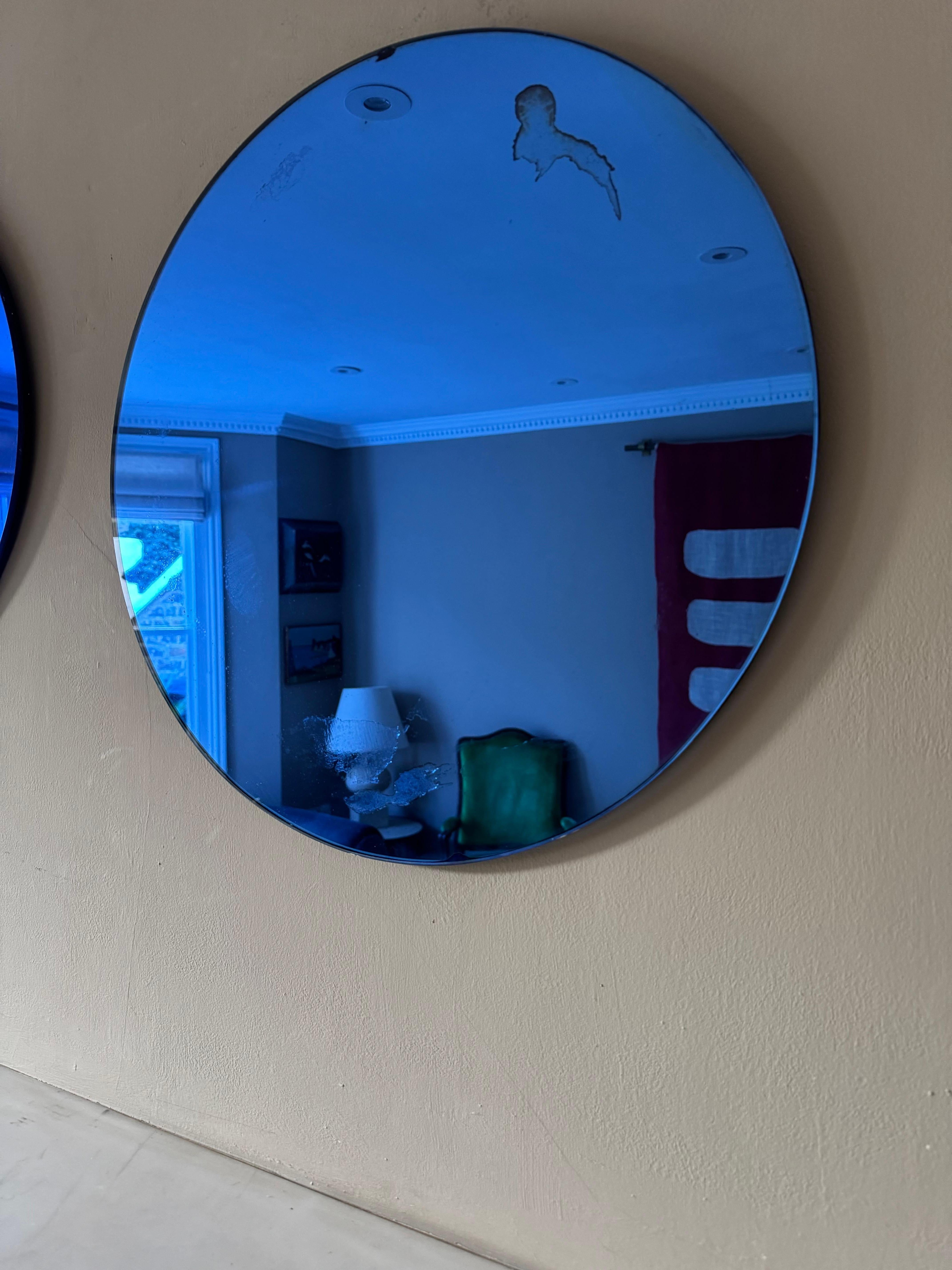 Ensemble de deux miroirs ronds italiens en verre bleu. C.C.1950. en vente 3