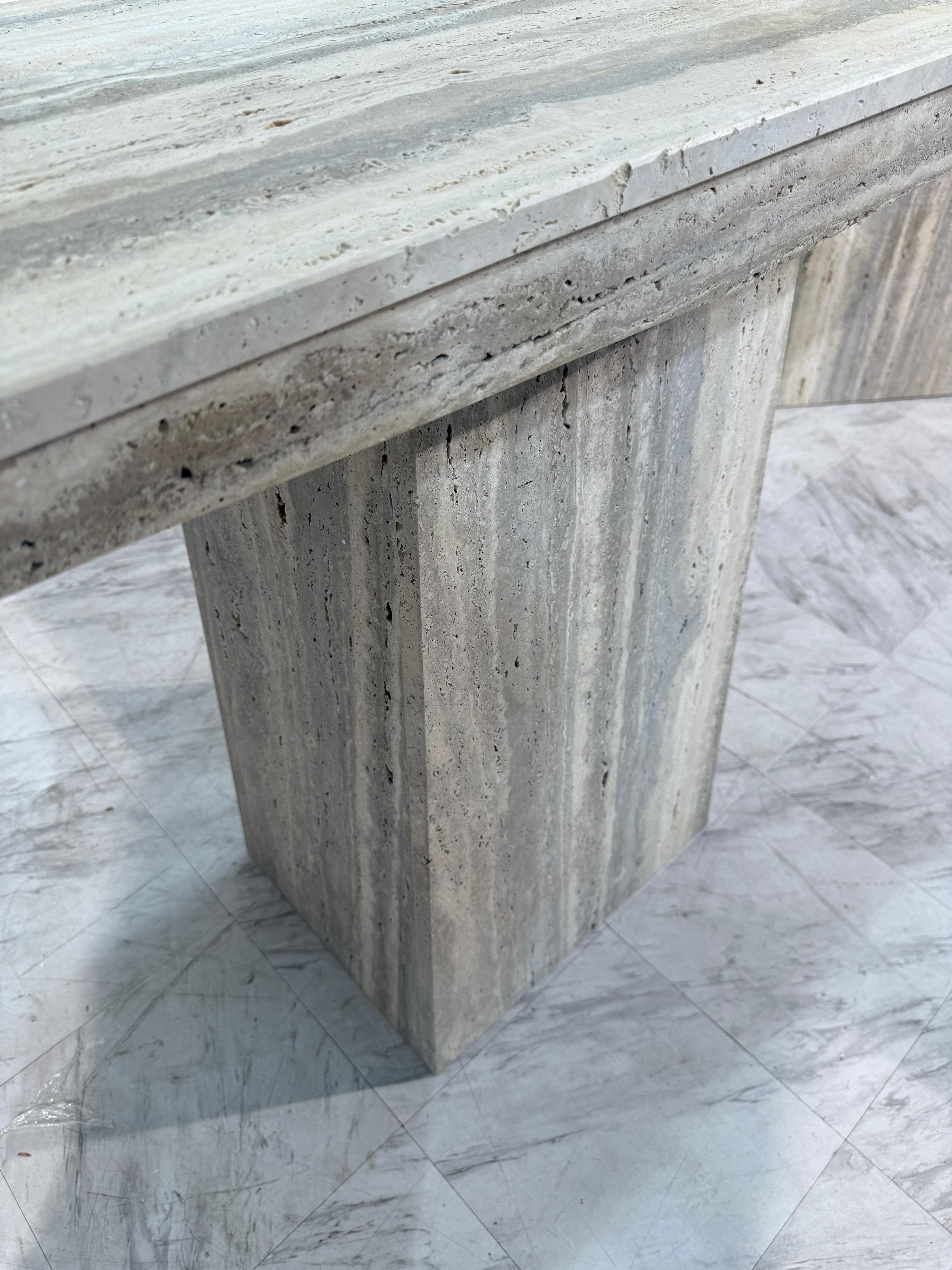 Ensemble de deux tables console italiennes en travertin, 1970 en vente 8