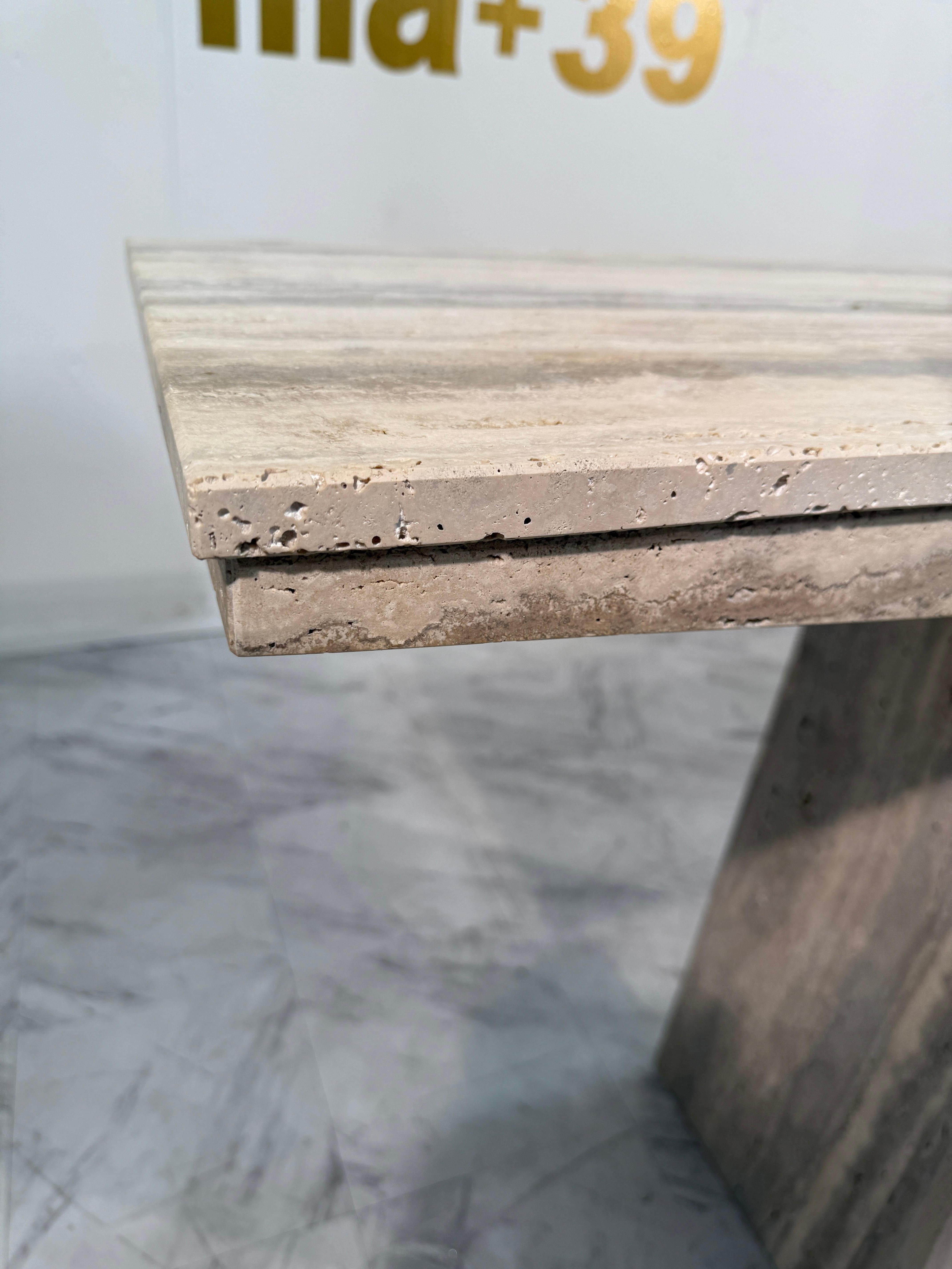 Fin du 20e siècle Ensemble de deux tables console italiennes en travertin, 1970 en vente