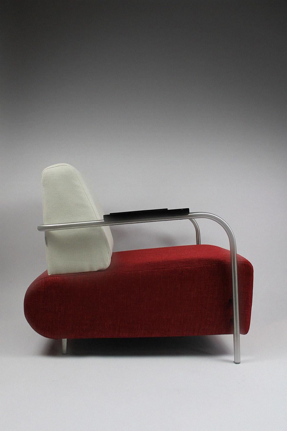 Diese innovativen Loungesessel von Jamé, einer anerkannten niederländischen Möbelfirma, die für ihre Form- und Stilstärke bekannt ist, haben sie als Marke enorm nach vorne gebracht, was sie mit ihren modernen Anwendungen sofort erreicht haben. Diese