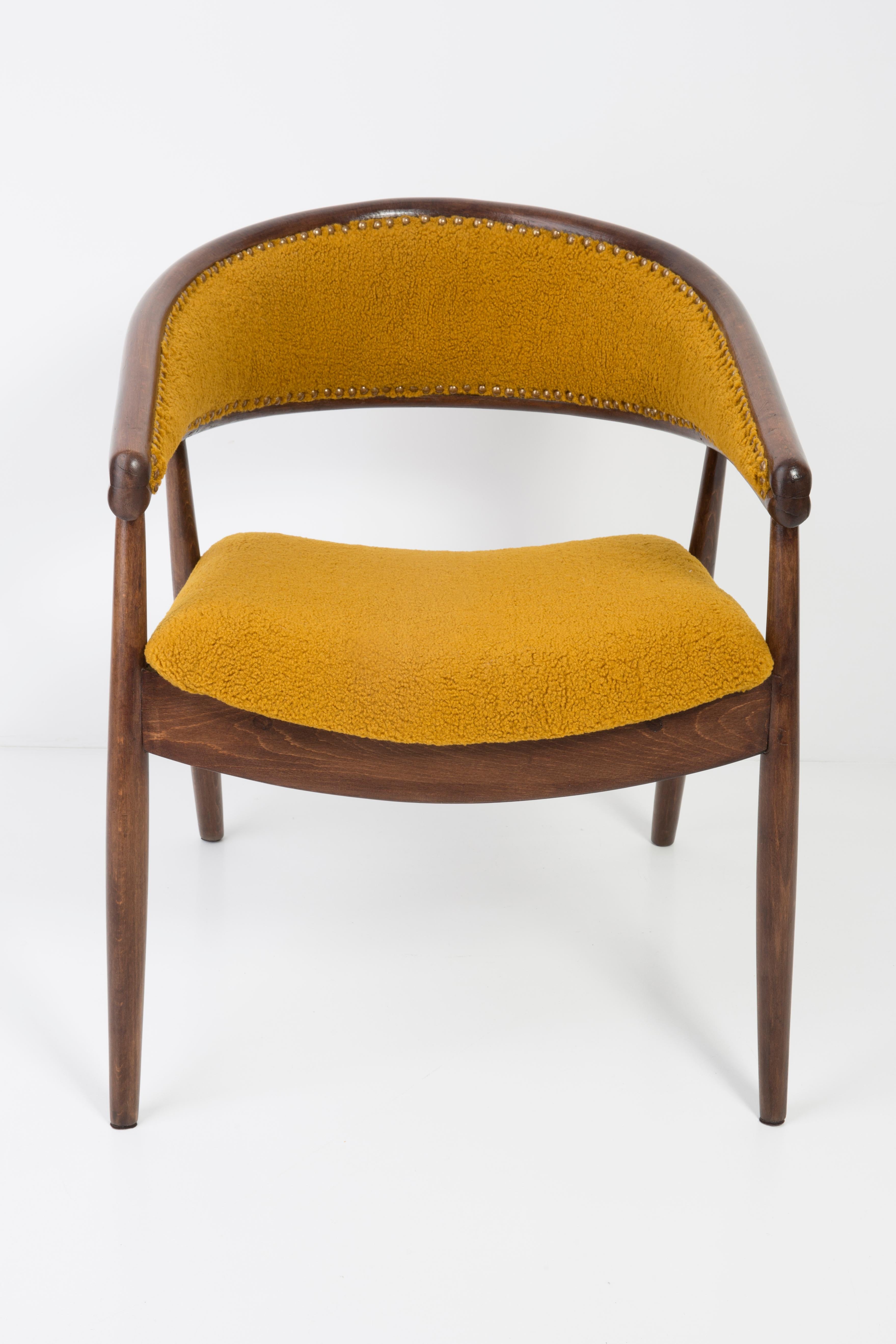 Ensemble de deux fauteuils en hêtre courbé James Mont, jaune ocre bouclée, années 1960 en vente 5