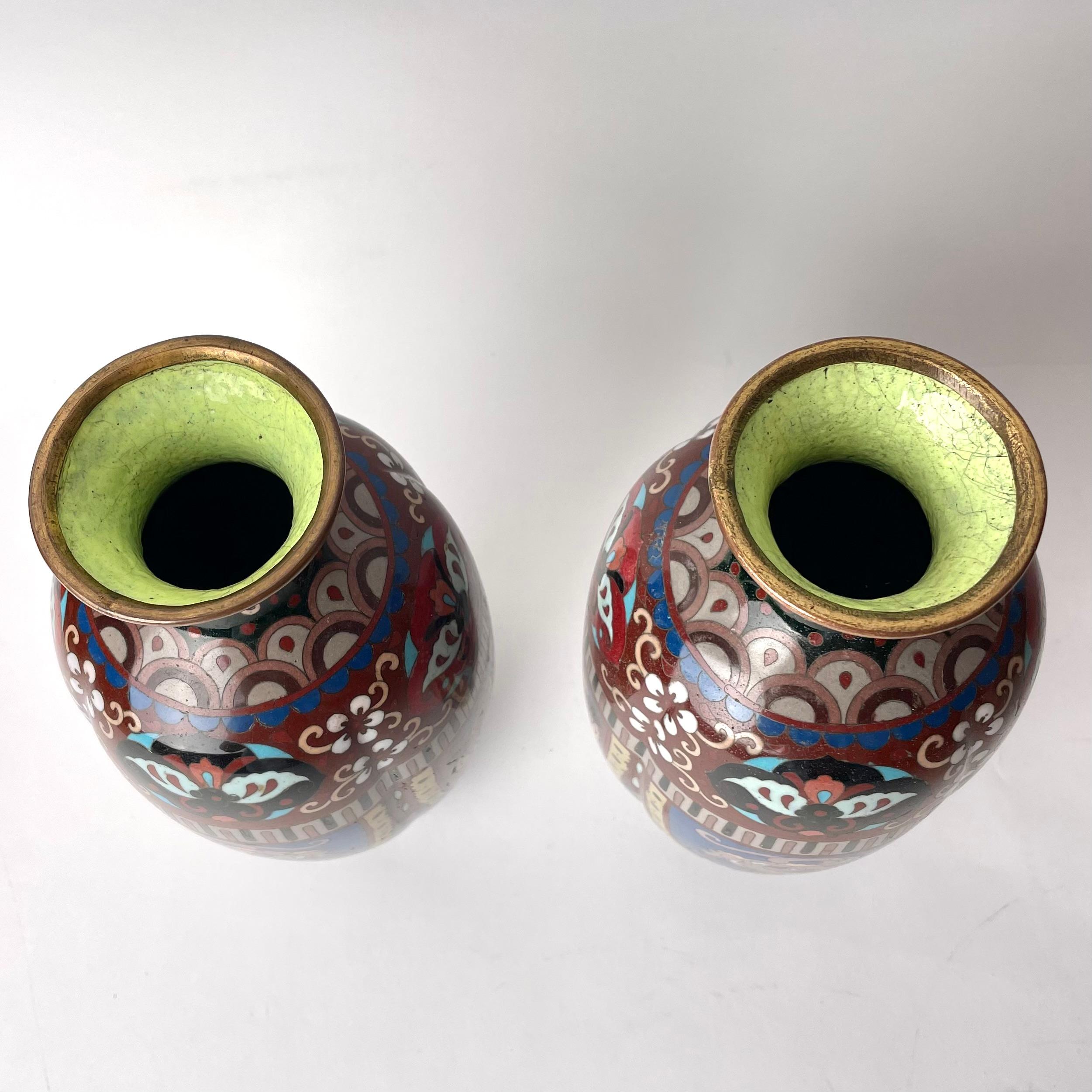Ensemble de deux vases Cloissoné japonais Ere Meiji Dragon et Phéonix en vente 4