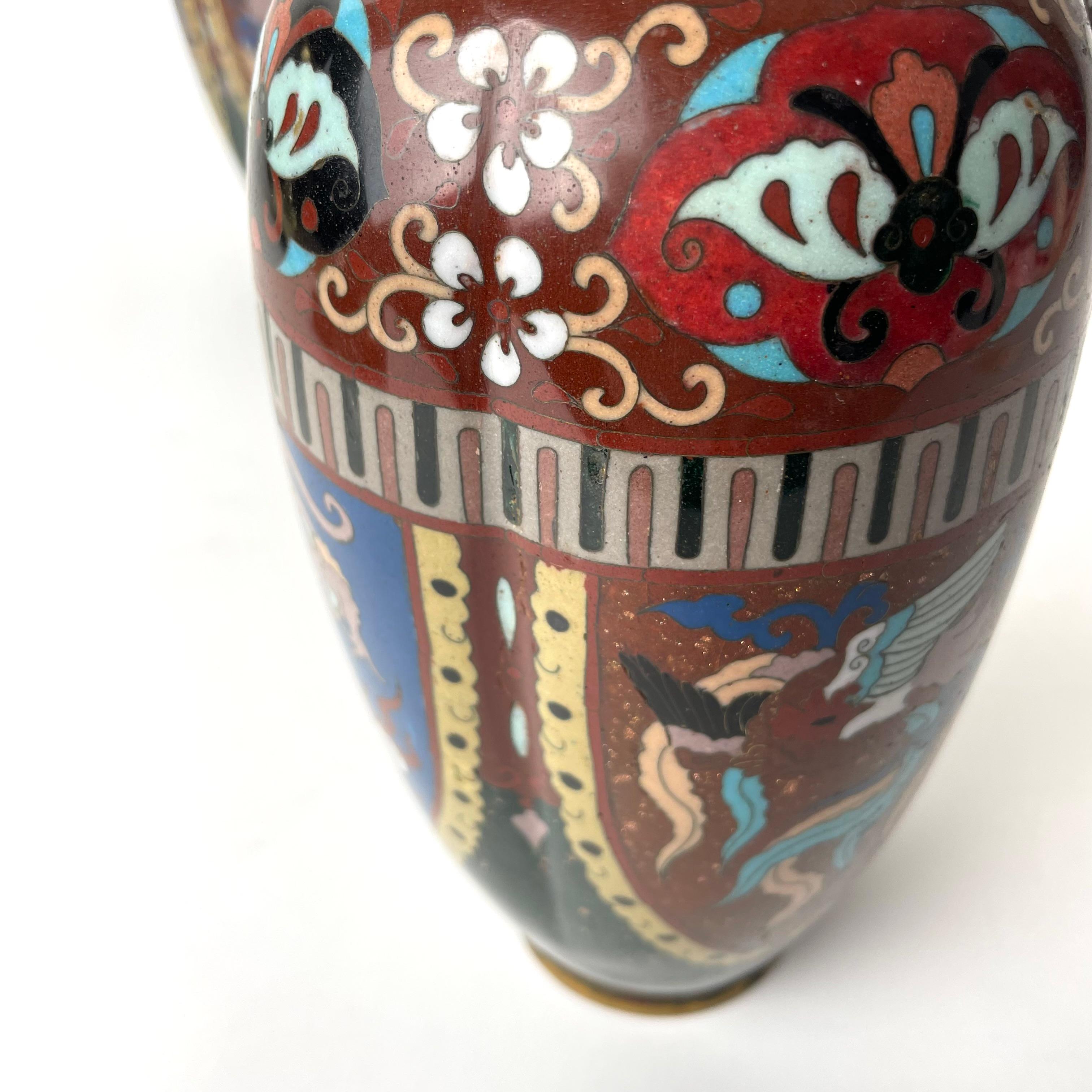 Ensemble de deux vases Cloissoné japonais Ere Meiji Dragon et Phéonix Bon état - En vente à Knivsta, SE