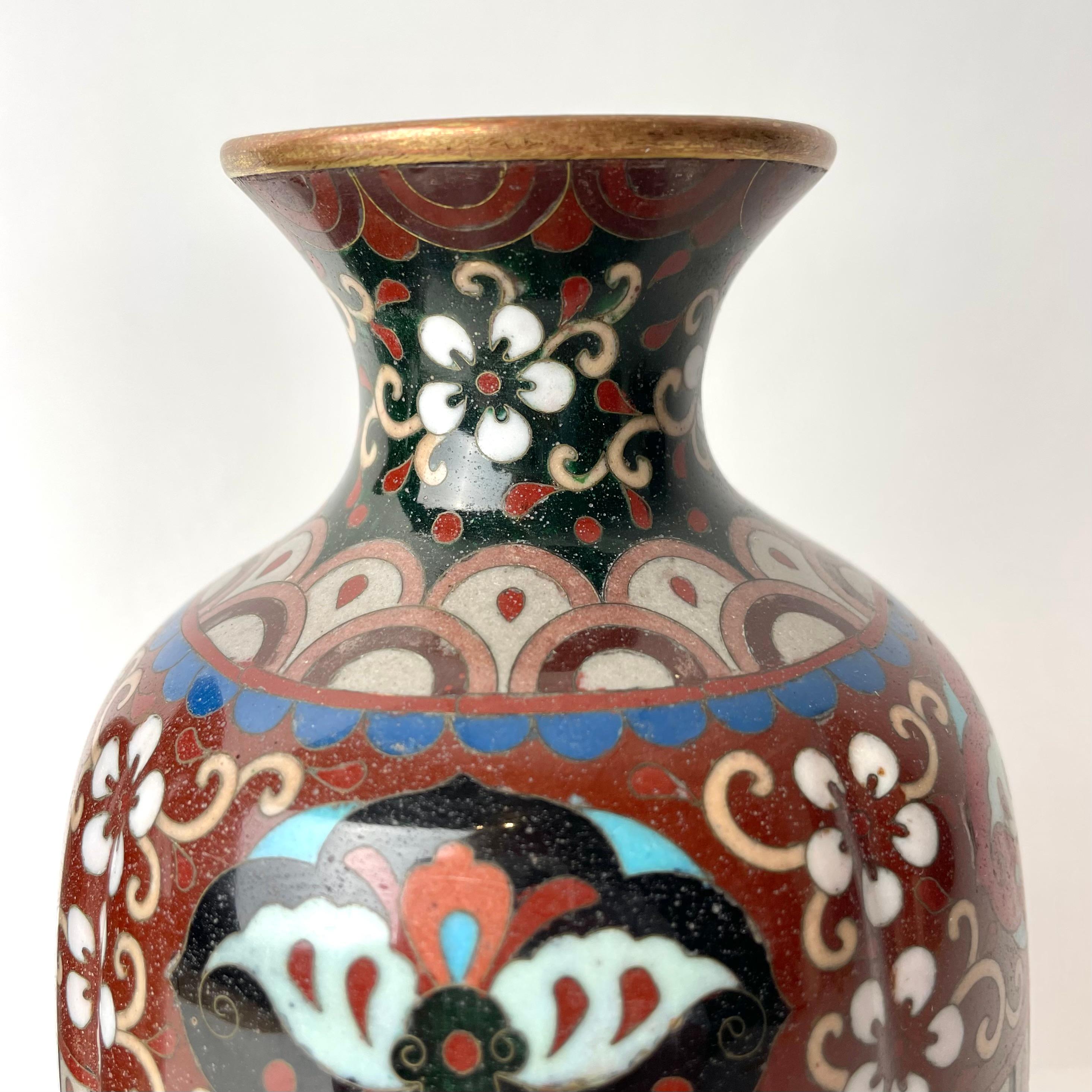 Satz von zwei japanischen Cloissoné-Vasen Meiji-Ära Drache und Pheonix (19. Jahrhundert) im Angebot