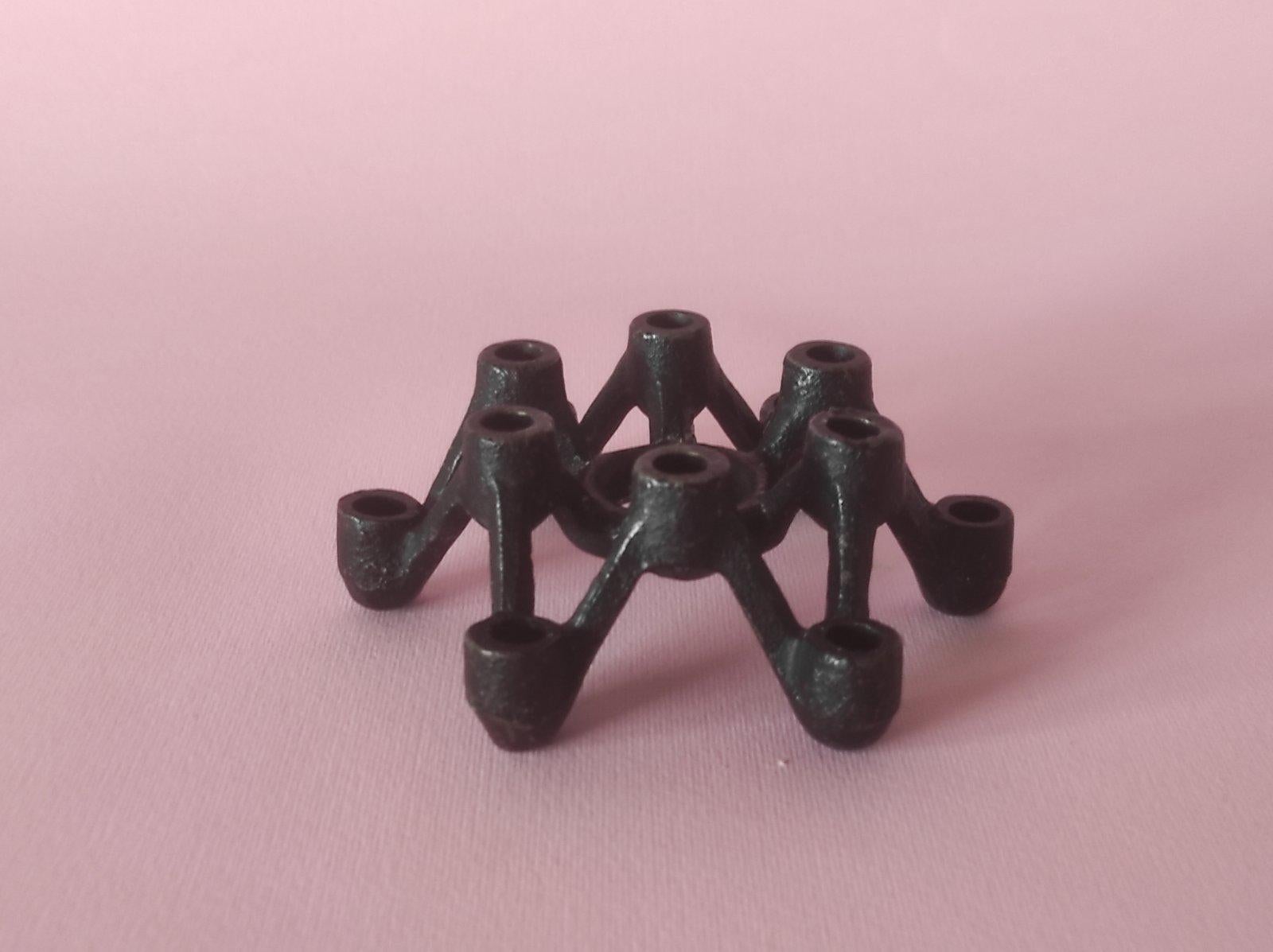 Metallo Set di due  Candelabro in metallo giapponese in vendita