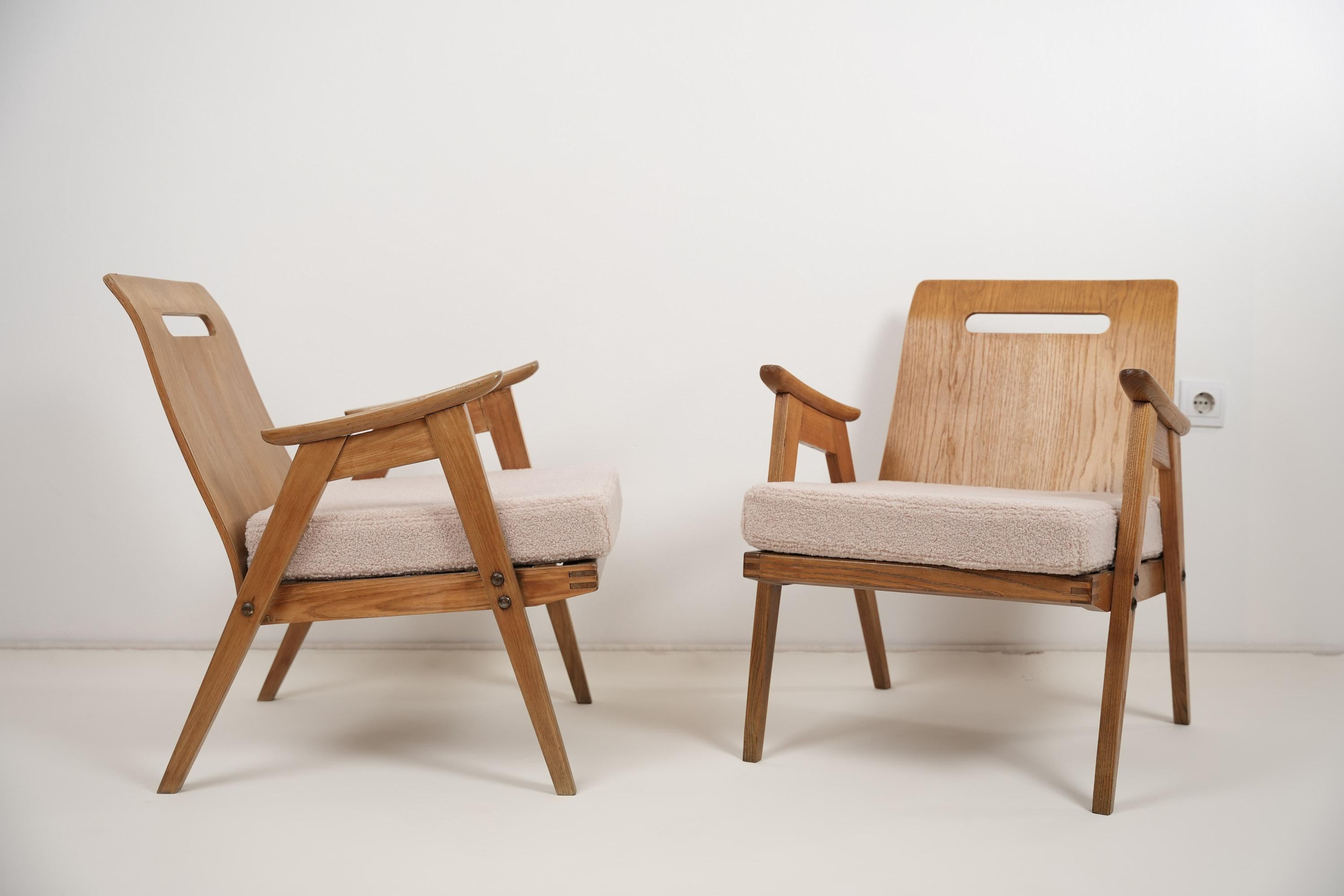 Czech Set of Two Jaroslav Smidek Longue Chairs 1950s For Sale