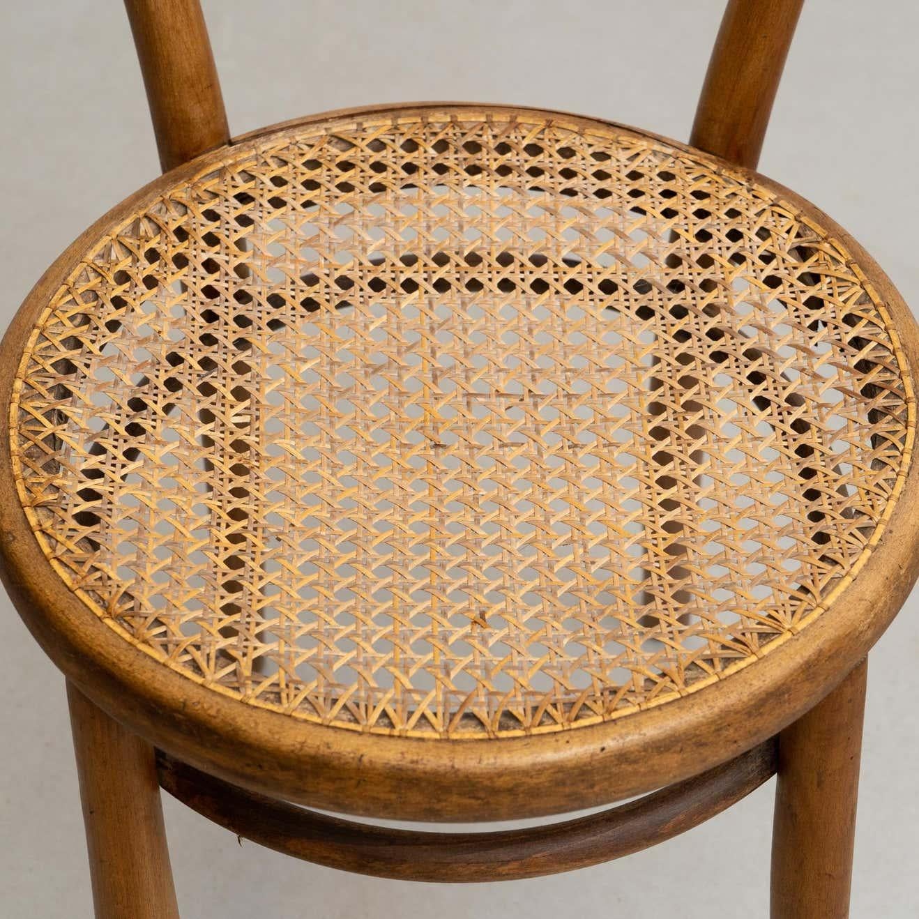 Ensemble de deux chaises en bois cintré et rotin de style J&J Kohn, datant d'environ 1930 en vente 11