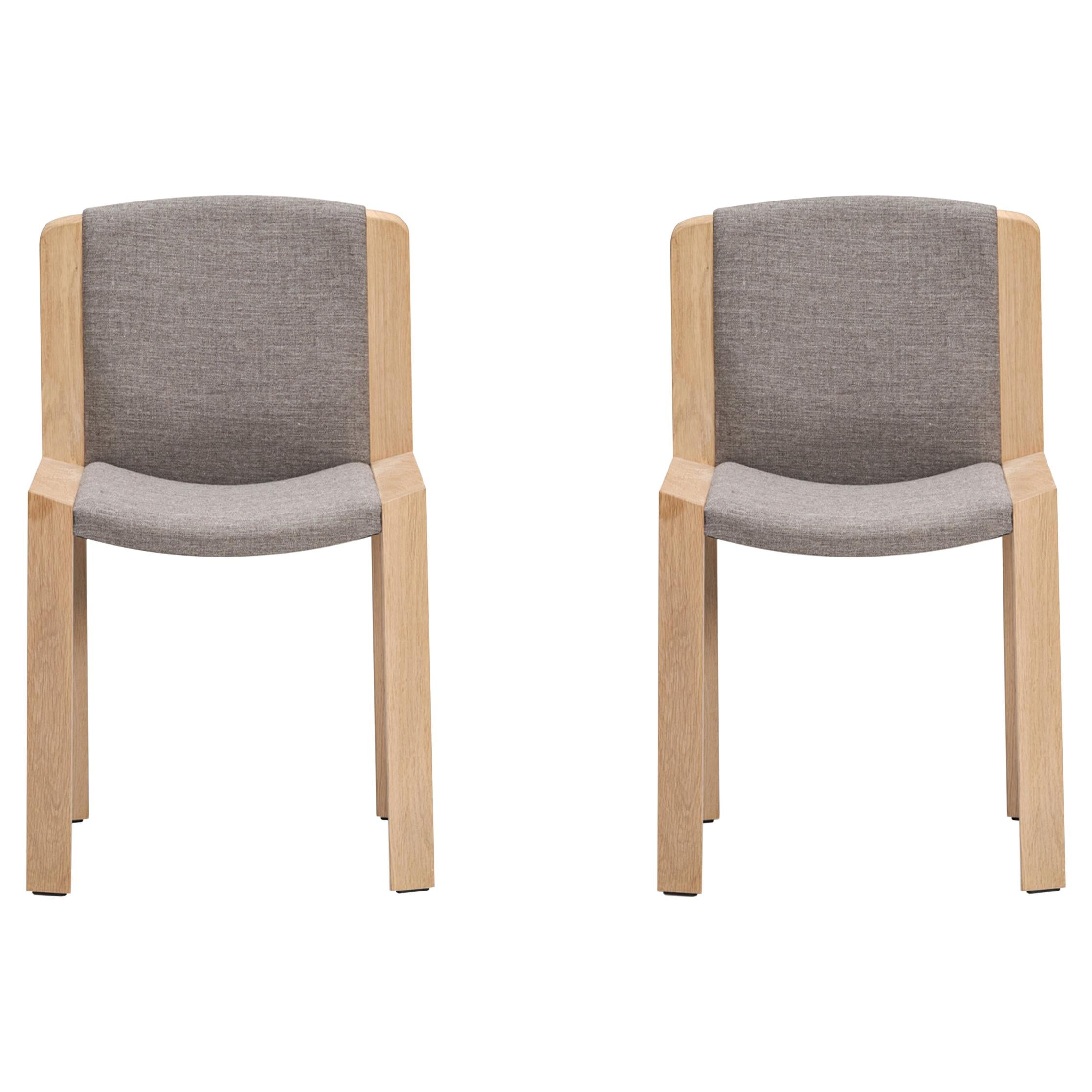 Ensemble de deux chaises 300 de Joe Colombo en bois et tissu Kvadrat par Karakter en vente