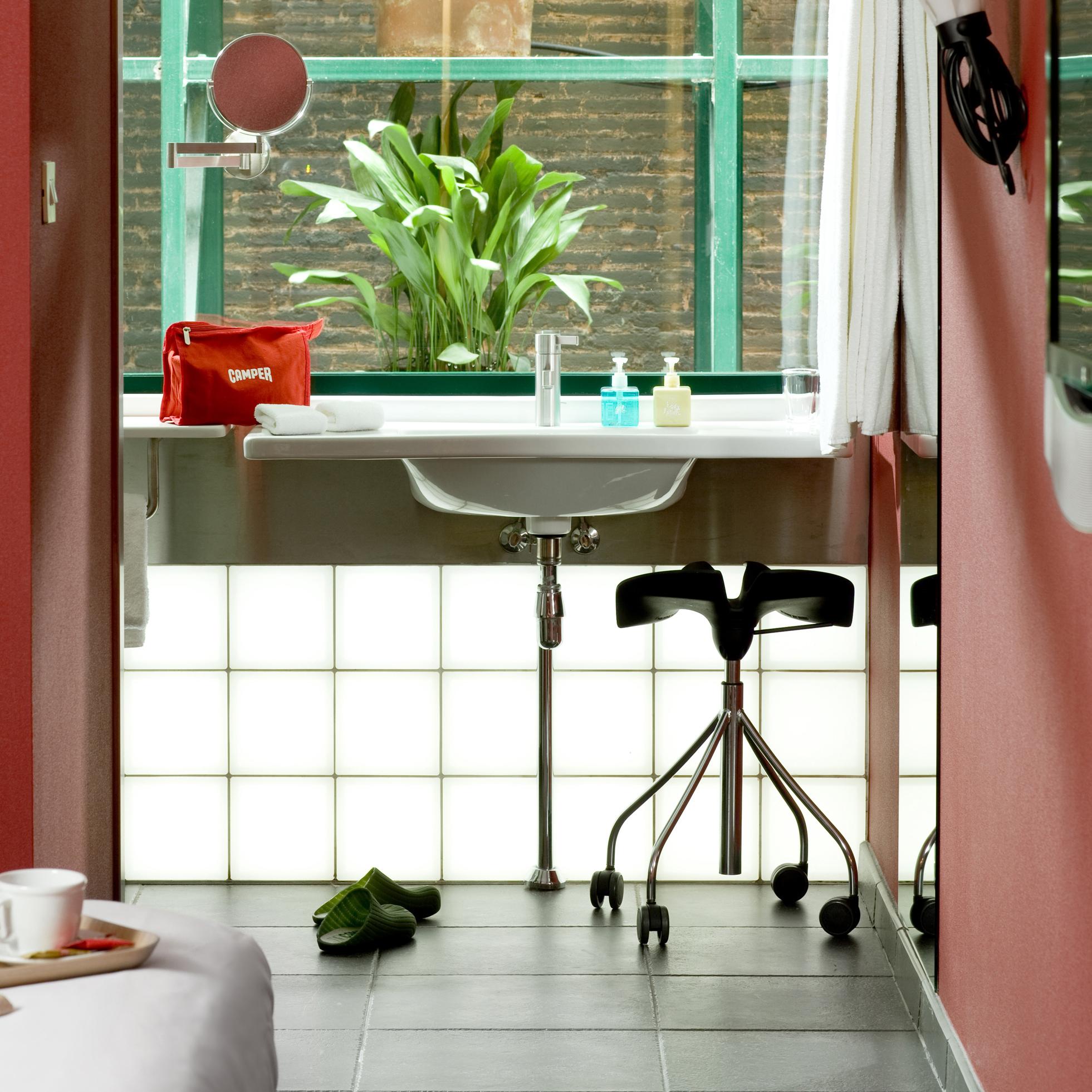 Set of Two Jordi Badia, Otto Canalda, Red Binaria Stool by BD Barcelona For Sale 1