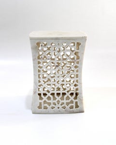 Ensemble de deux tables d'appoint Jali géométriques de jour en marbre blanc de Paul Mathieu