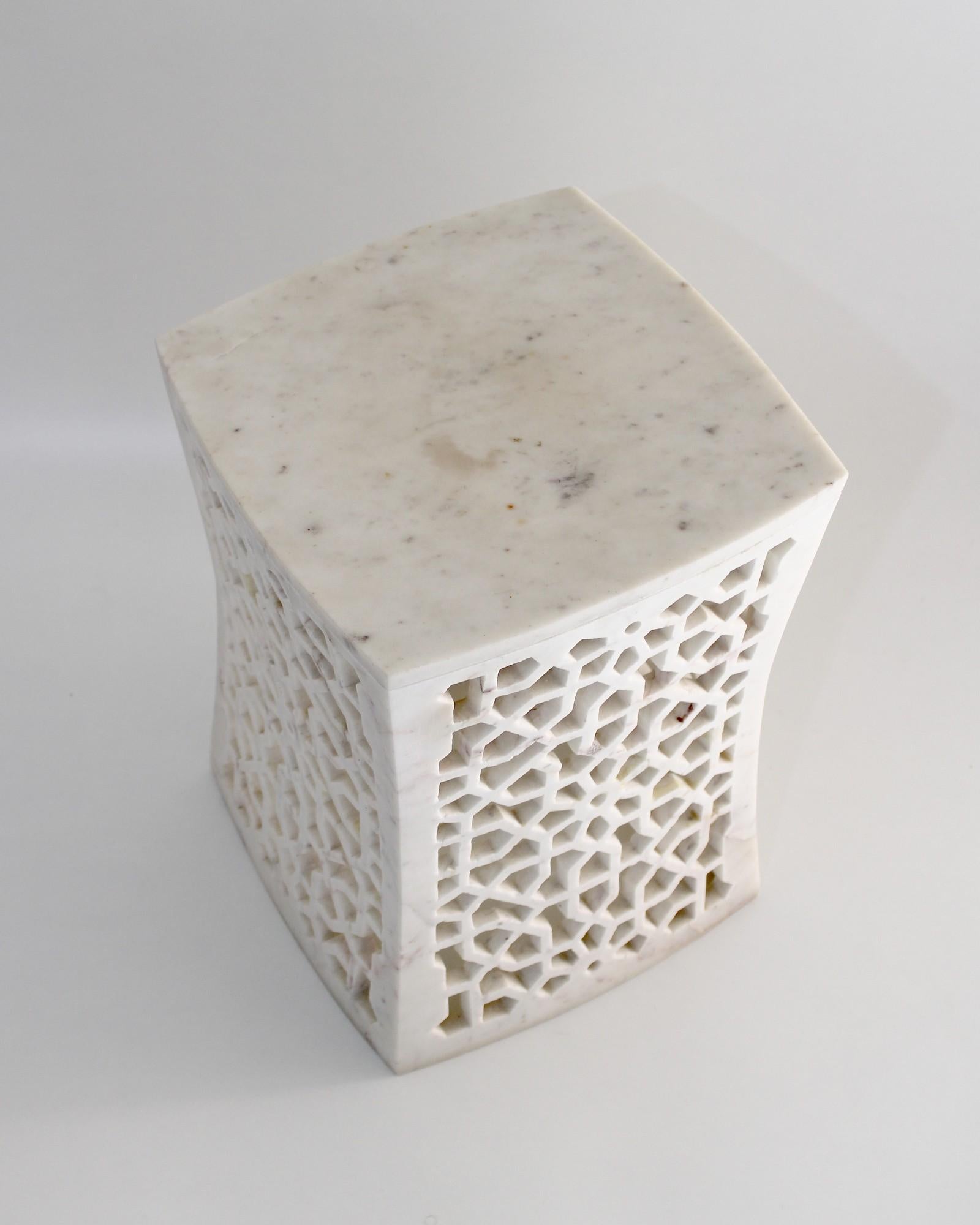 Set di due tavolini Jour Geometric Jali in marmo bianco di Paul Mathieu In condizioni Nuovo in vendita a New York, NY