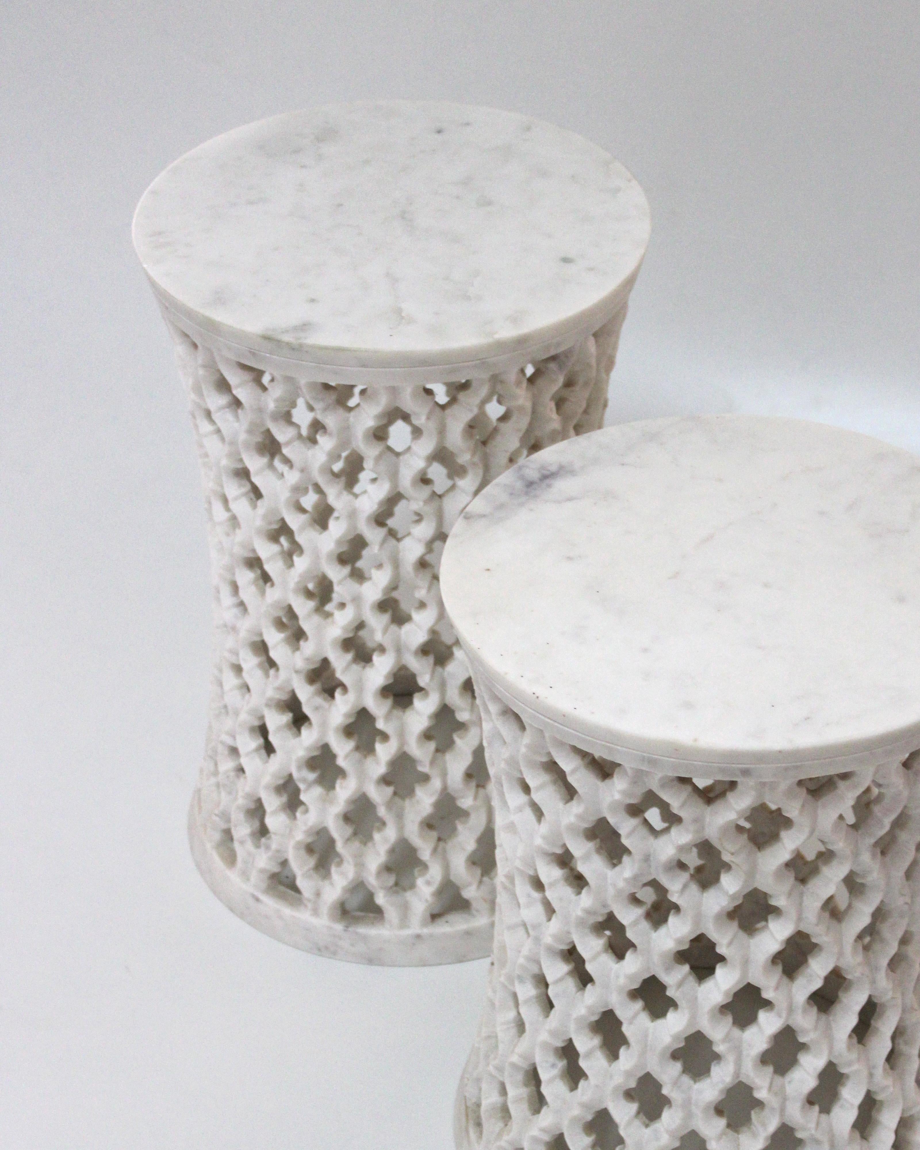 Set of Two Jour Jali Round Tables in White Marble by Paul Mathieu For Sale 2
