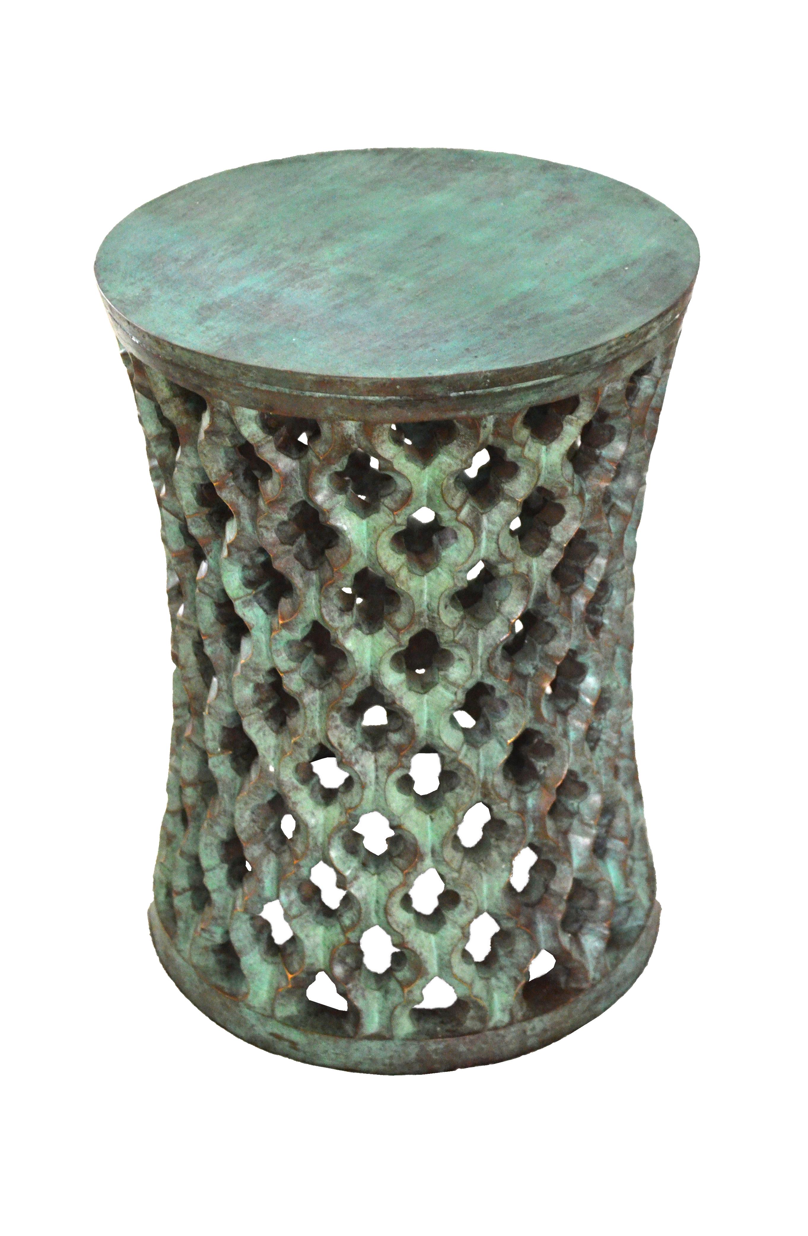 La version en laiton moulé de la célèbre table Jali, conçue par Paul Mathieu pour la collection Stephanie Odegard. Comme les tables en marbre d'origine, ces tables moulées sont une pièce maîtresse.
 

Table ronde Jali Jour en laiton patiné