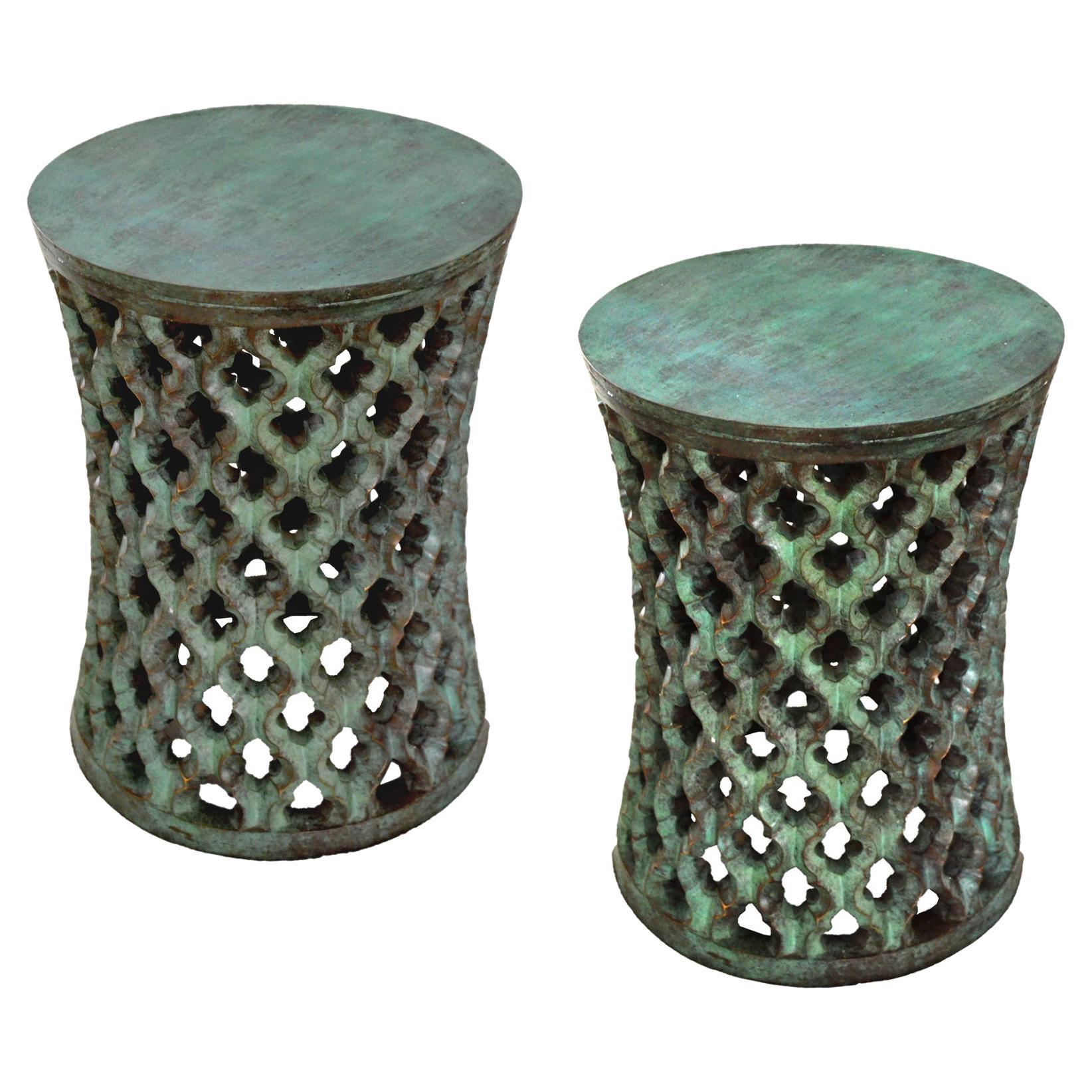 Ensemble de deux tables rondes Jali de jour en laiton patiné vert par Paul Mathieu en vente