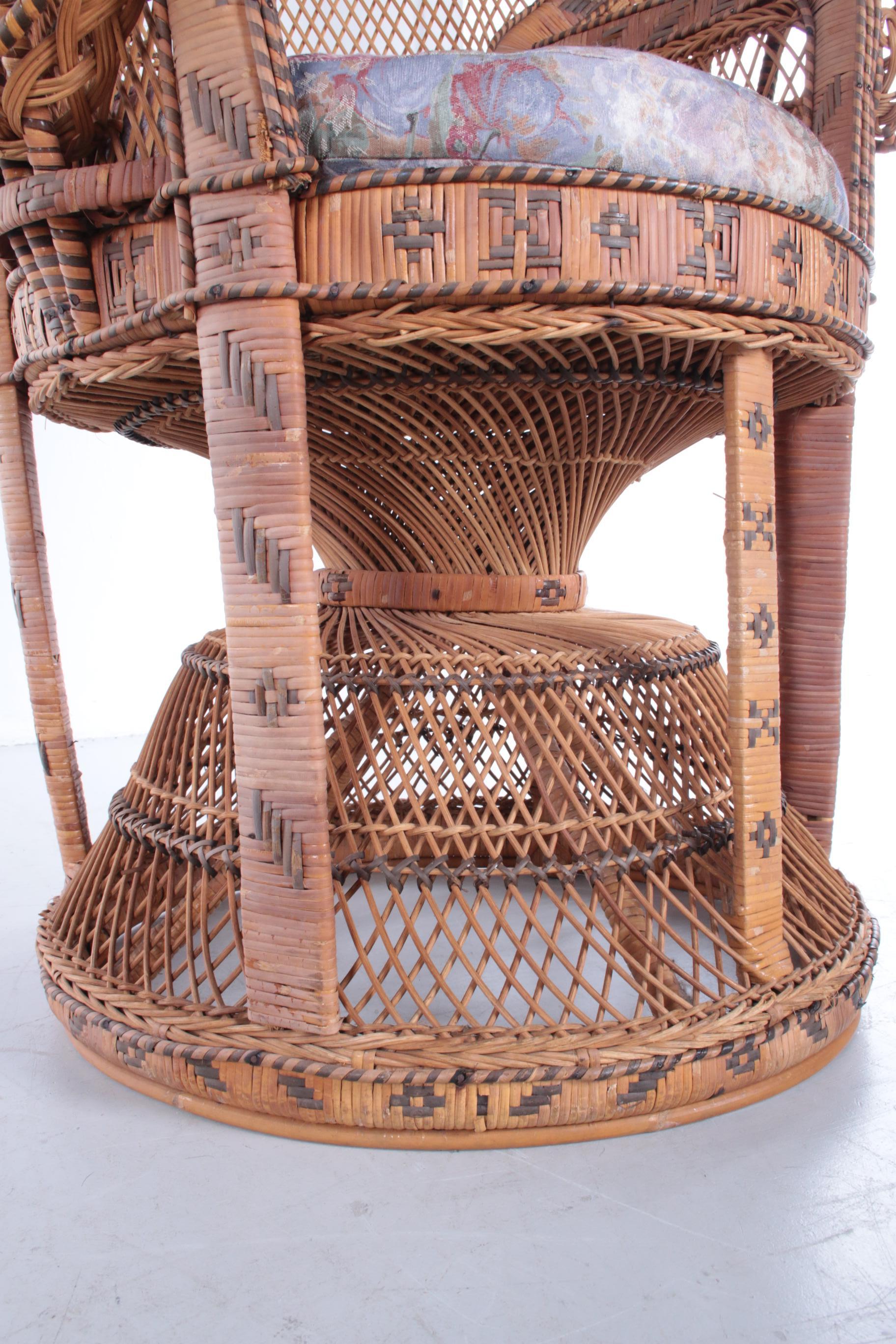 Two King Size Vintage emmanuelle peacock chair with Side Table Bamboo and Wicker 4