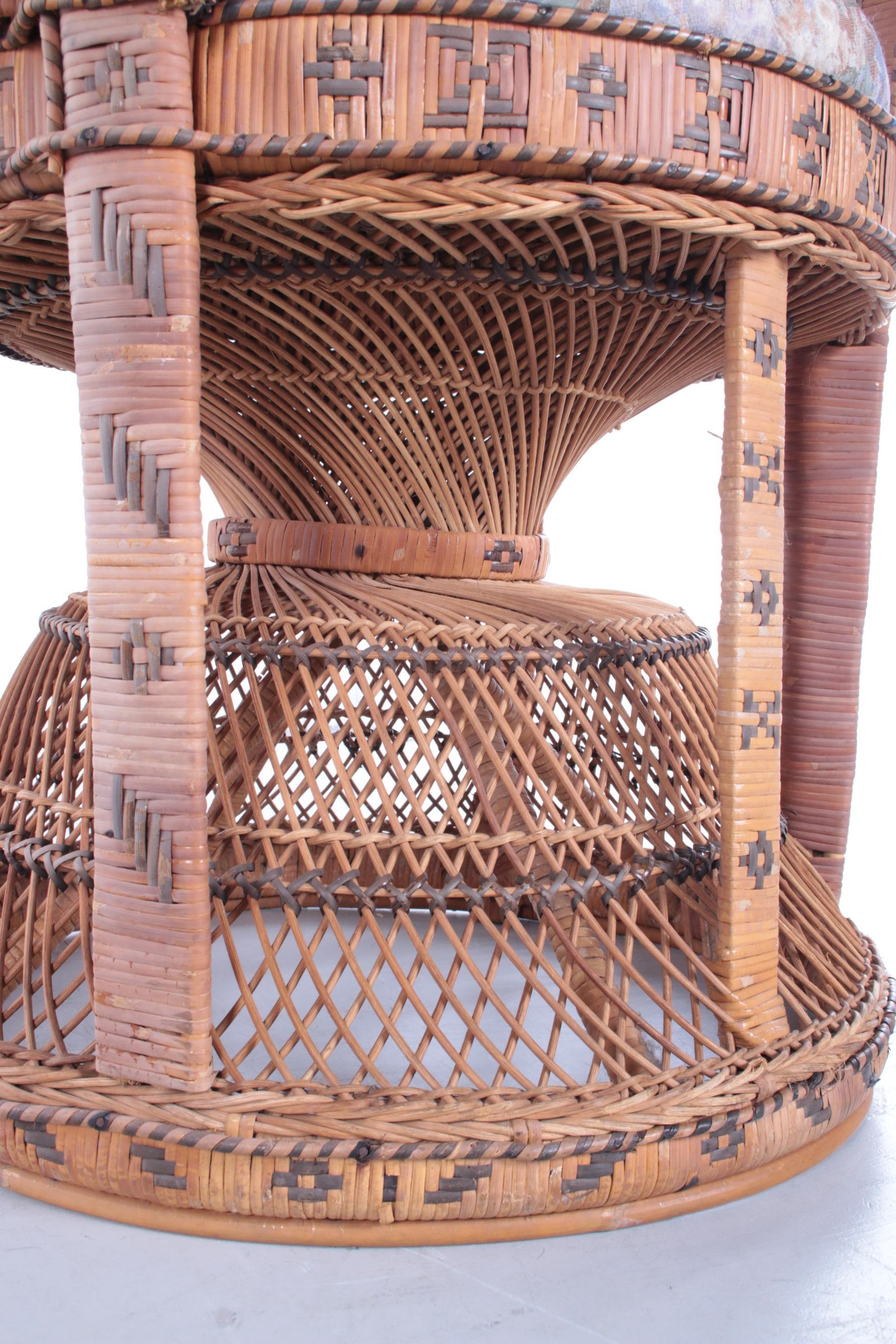 Two King Size Vintage emmanuelle peacock chair with Side Table Bamboo and Wicker 5