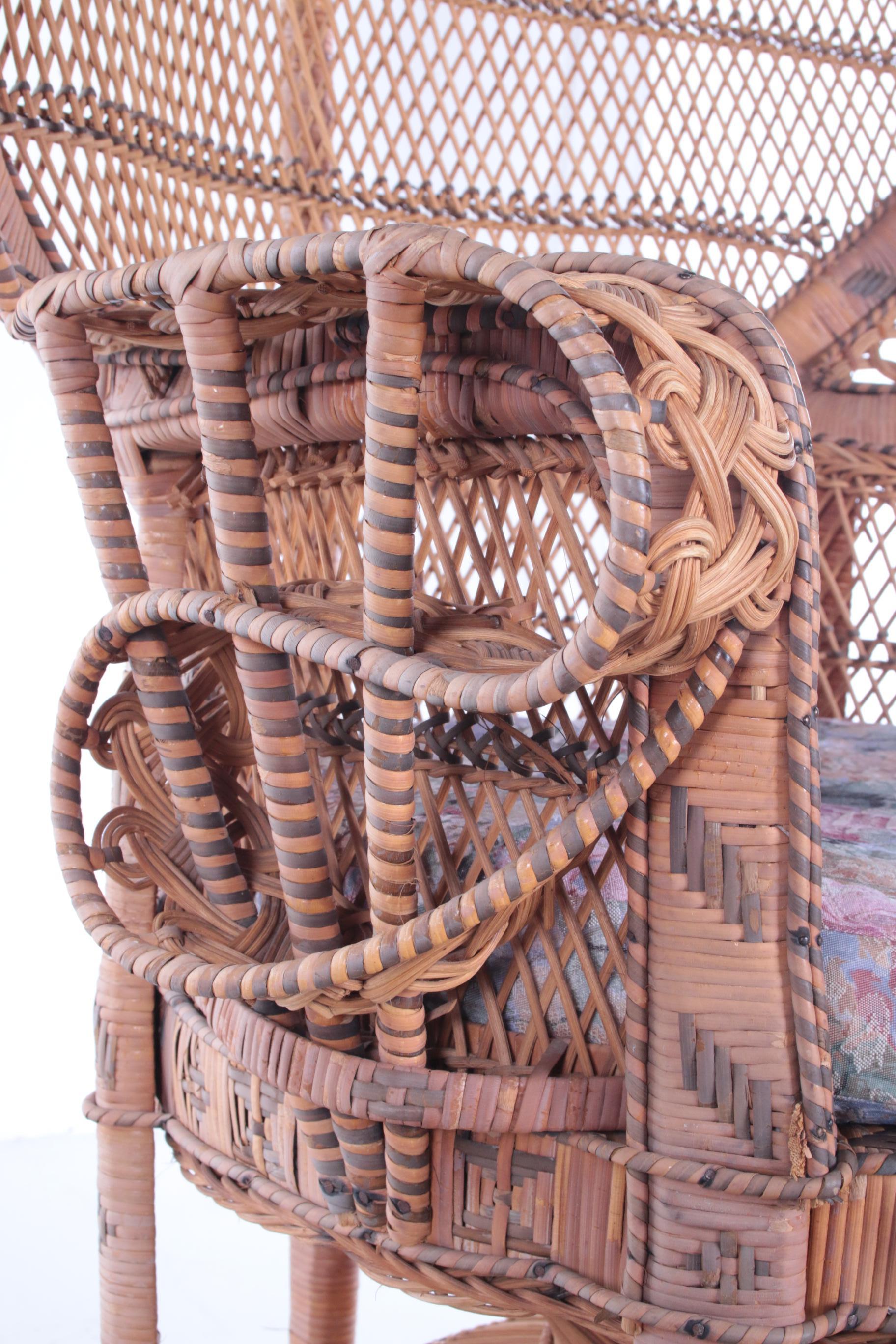 Two King Size Vintage emmanuelle peacock chair with Side Table Bamboo and Wicker 7