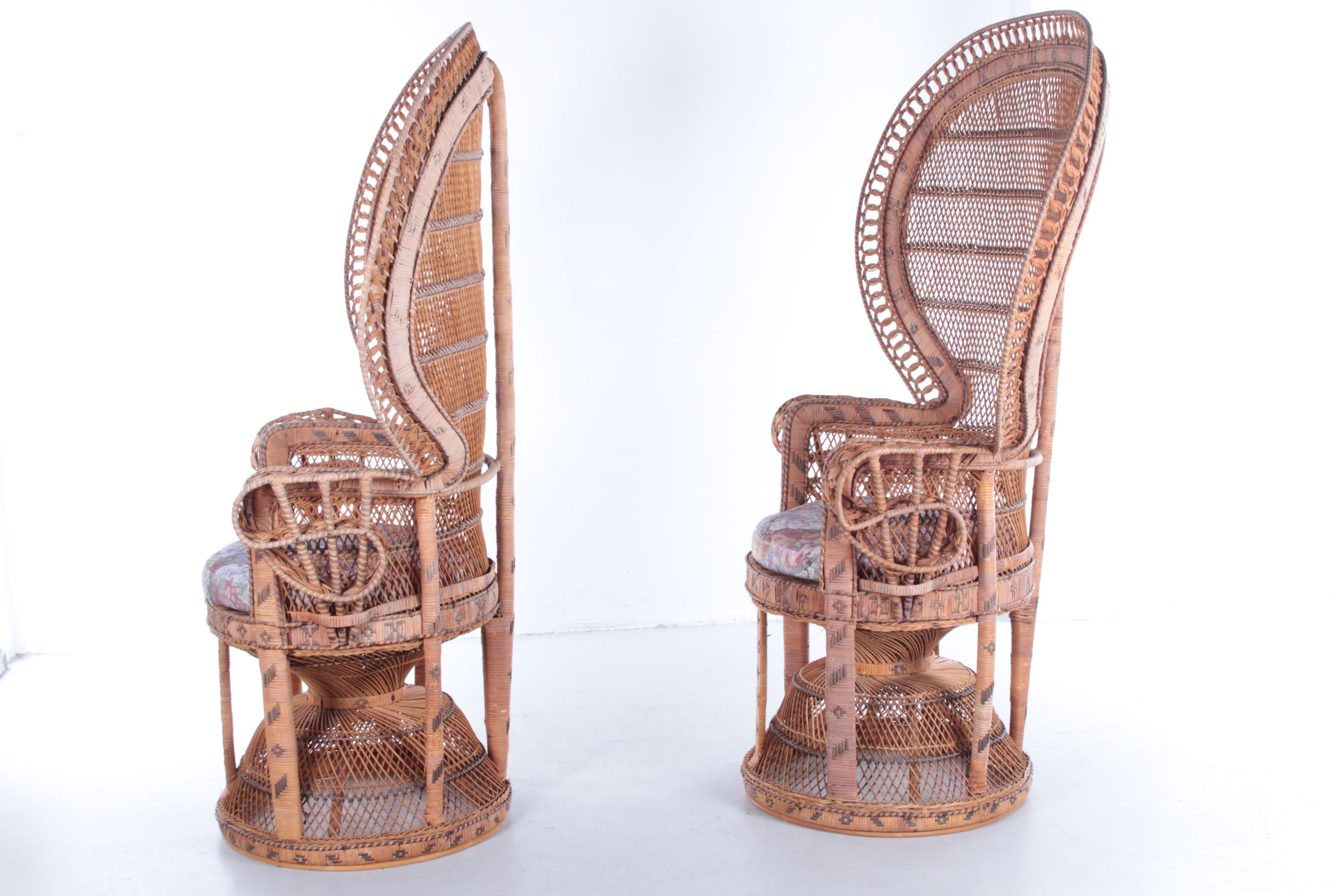 Set of Two King Sized Emmanuelle Peacock Chairs with Side Table For Sale 9