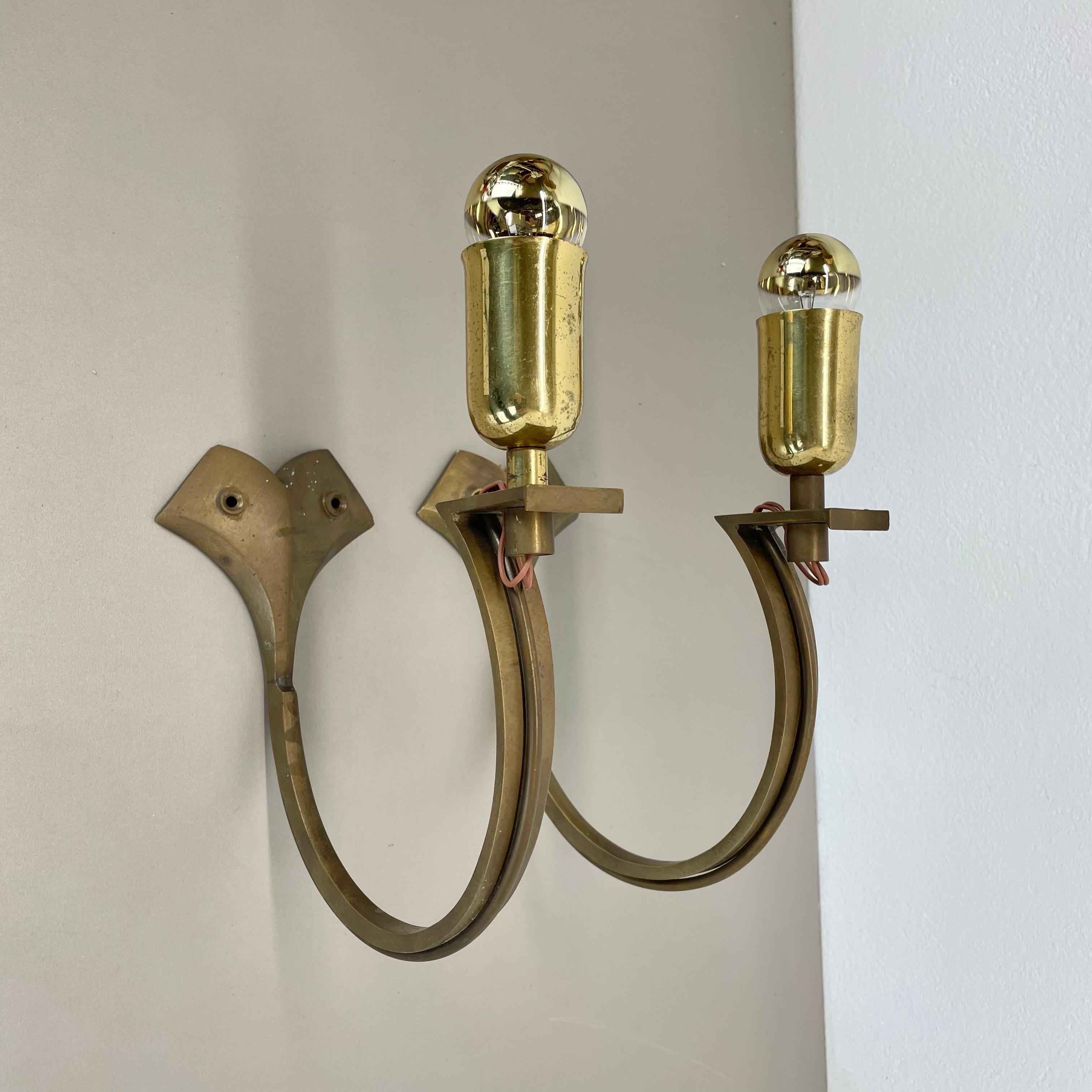 Set von zwei großen brutalistischen 28cm-Wandleuchtern aus Bronze und Messing, Italien 1950er Jahre im Zustand „Gut“ im Angebot in Kirchlengern, DE