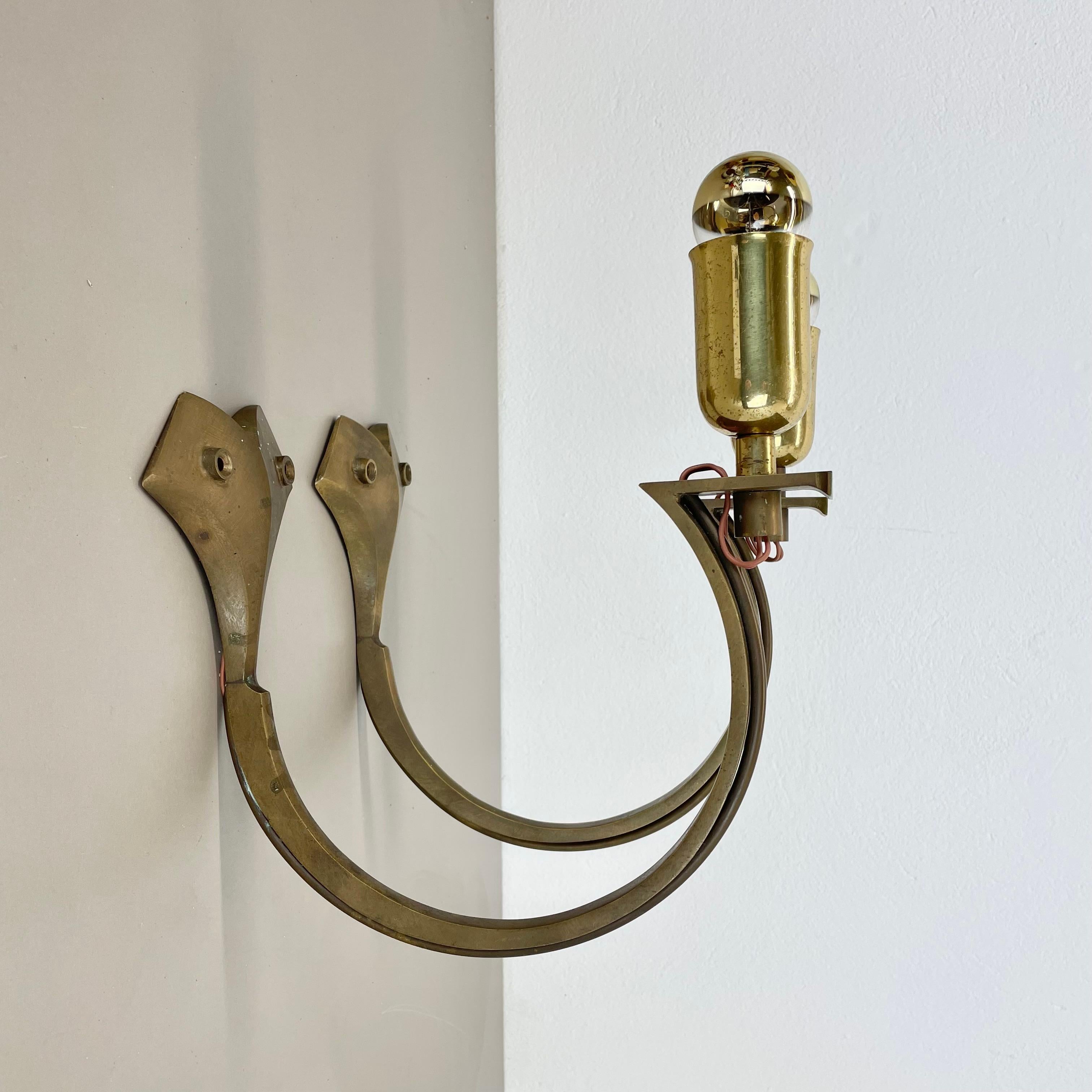 Set von zwei großen brutalistischen 28cm-Wandleuchtern aus Bronze und Messing, Italien 1950er Jahre (20. Jahrhundert) im Angebot