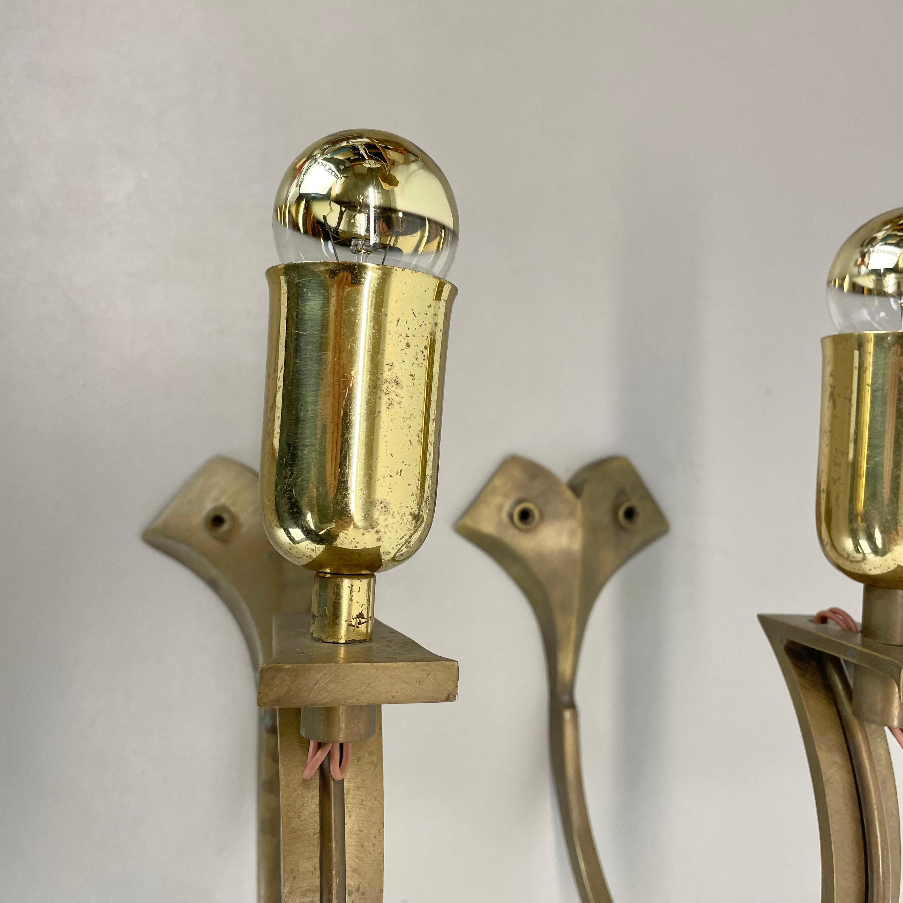 Set von zwei großen brutalistischen 28cm-Wandleuchtern aus Bronze und Messing, Italien 1950er Jahre (Metall) im Angebot
