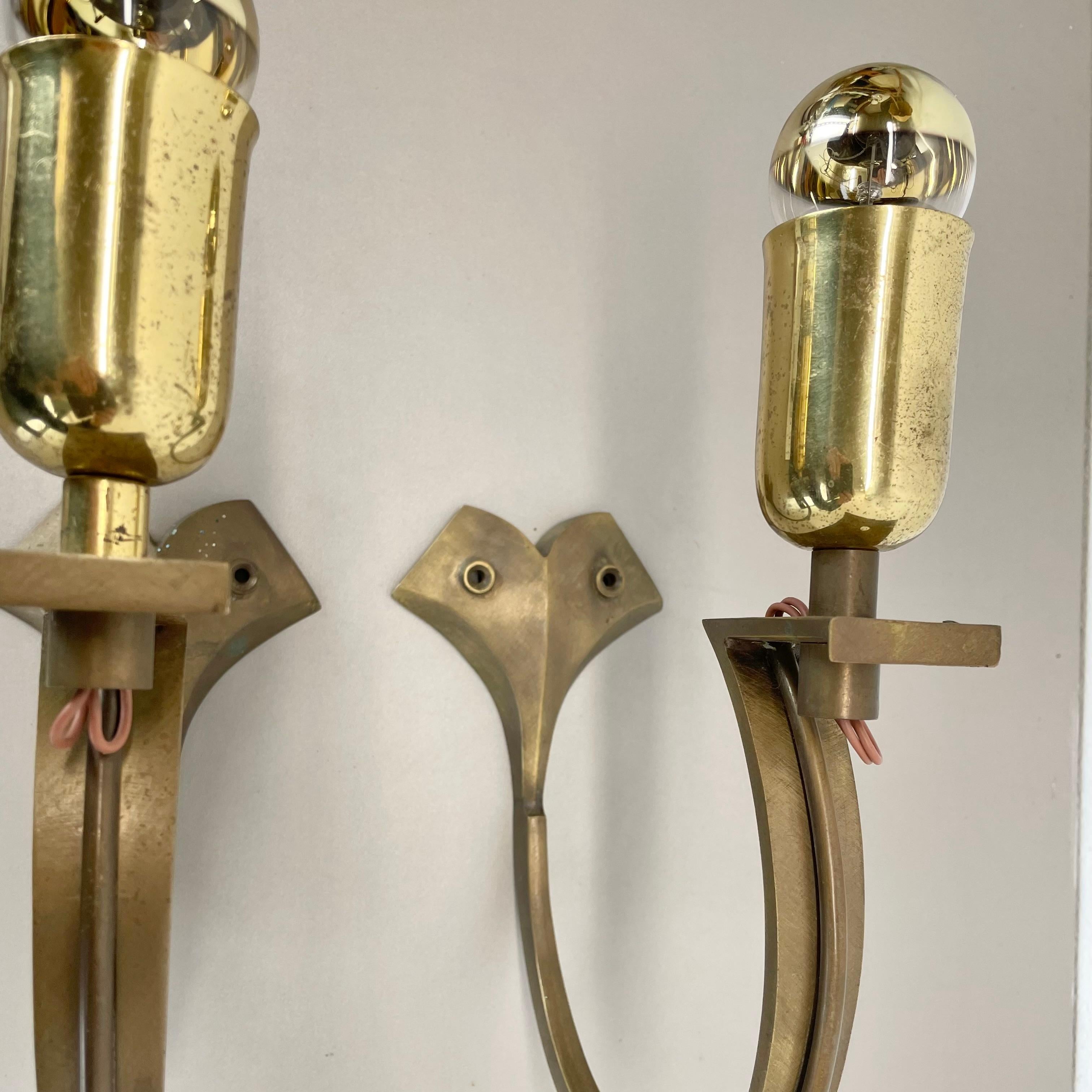 Set von zwei großen brutalistischen 28cm-Wandleuchtern aus Bronze und Messing, Italien 1950er Jahre im Angebot 1