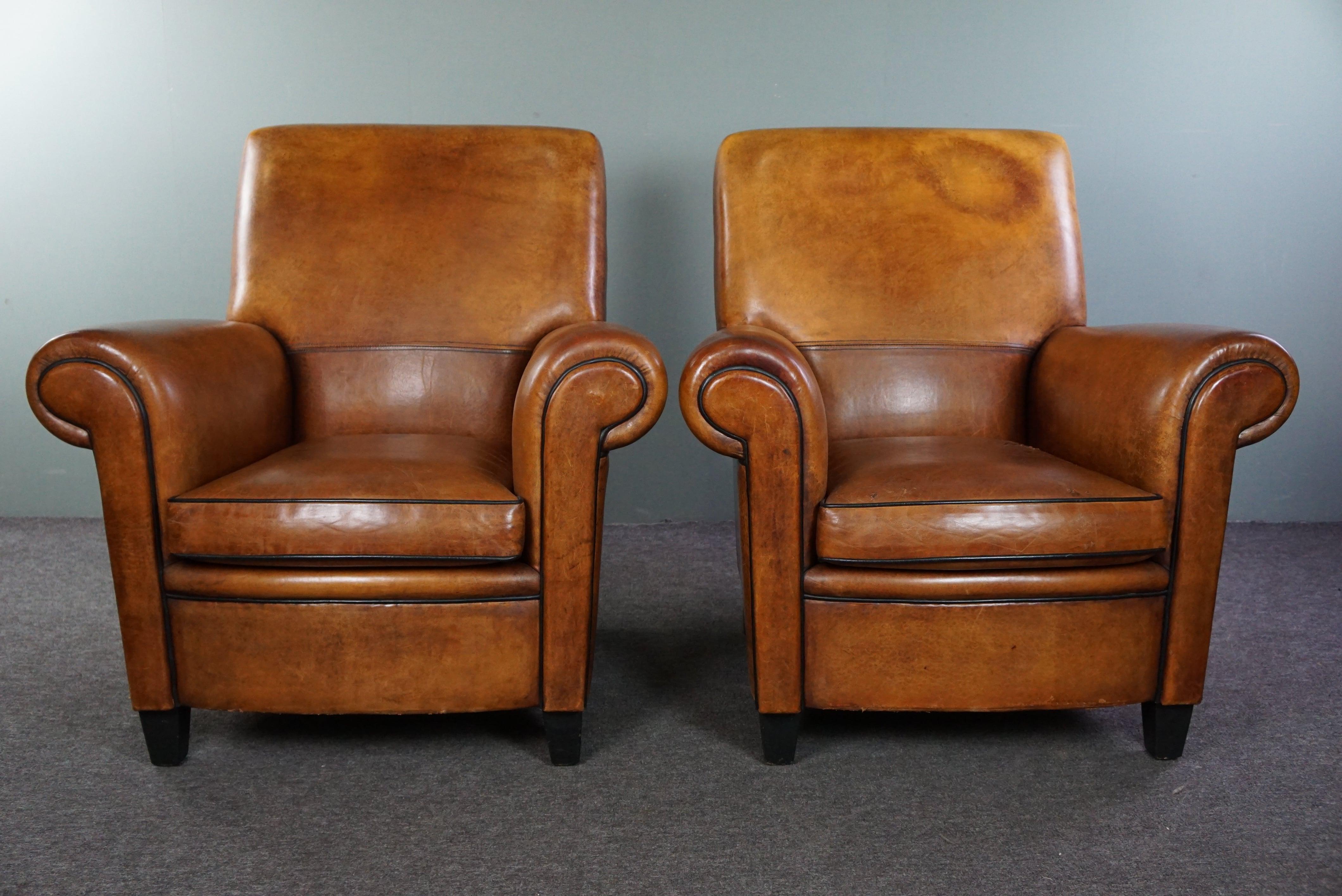 Offered is this fine set of two large and comfortable sheep leather armchairs.

For those looking for a beautiful set of sheep leather armchairs with a beautiful patina and comfortable seating, this is a good opportunity.
The armchairs have acquired